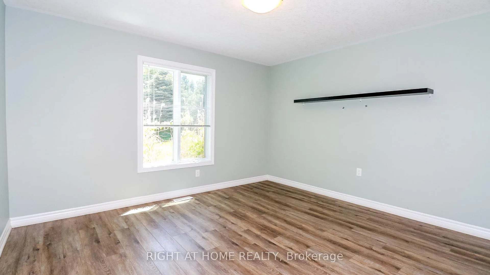 Photo 13 of 14 Illinois Crescent, Wasaga Beach — HOMEH