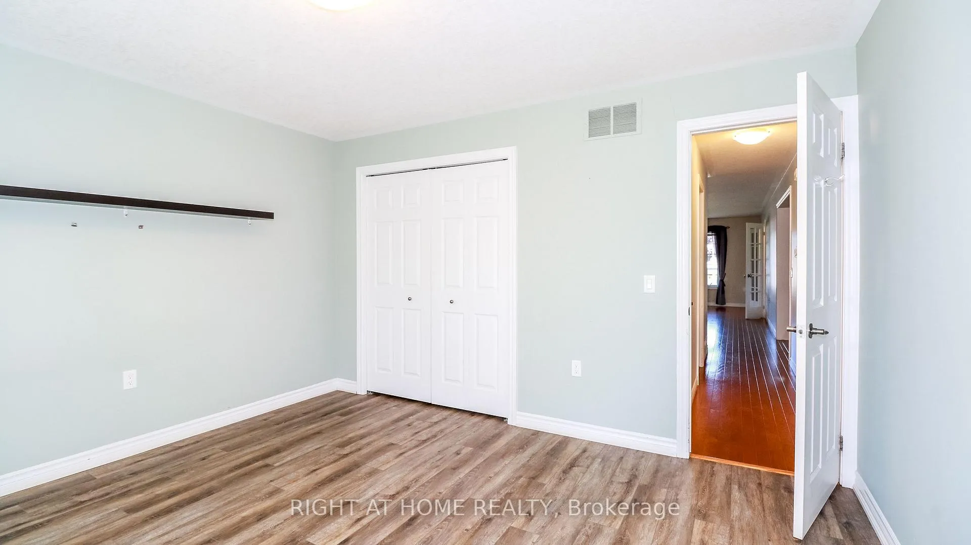Photo 14 of 14 Illinois Crescent, Wasaga Beach — HOMEH