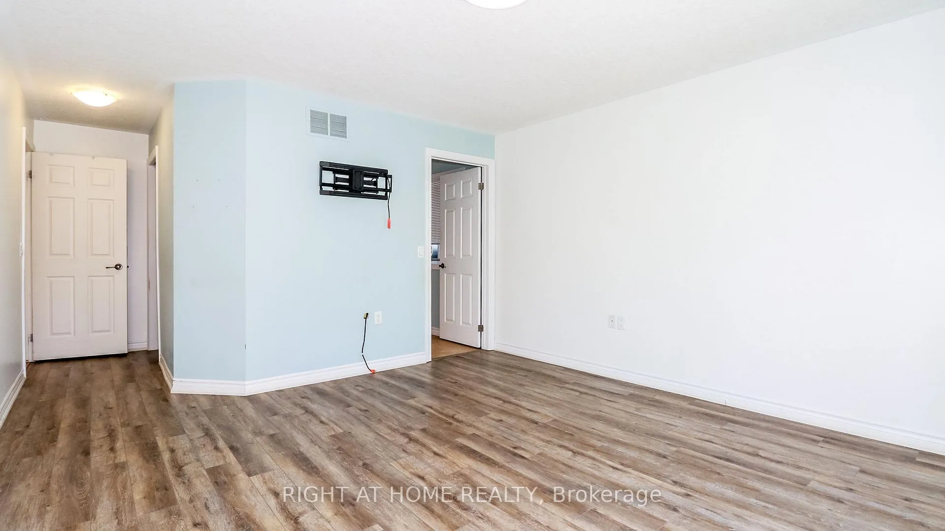 Photo 18 of 14 Illinois Crescent, Wasaga Beach — HOMEH