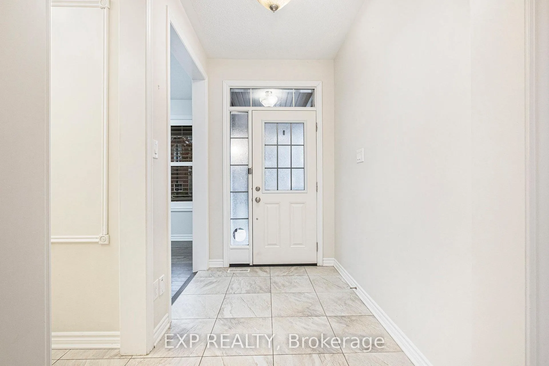 Photo 4 of 186 Lamprey Street, Ottawa, Barrhaven - Half Moon Bay — HOMEH