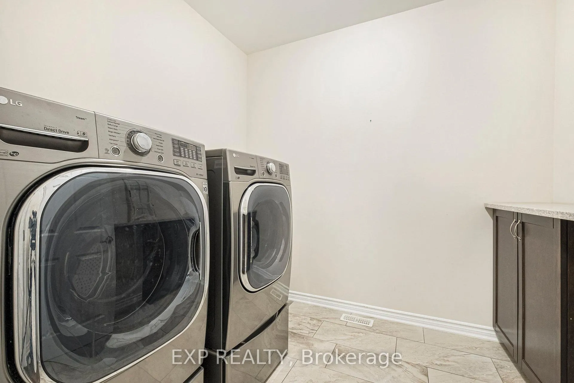 Photo 17 of 186 Lamprey Street, Ottawa, Barrhaven - Half Moon Bay — HOMEH