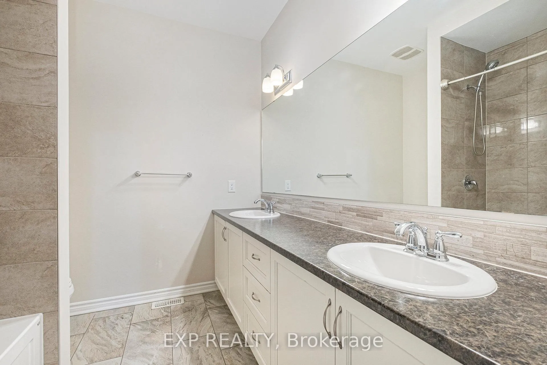 Photo 24 of 186 Lamprey Street, Ottawa, Barrhaven - Half Moon Bay — HOMEH