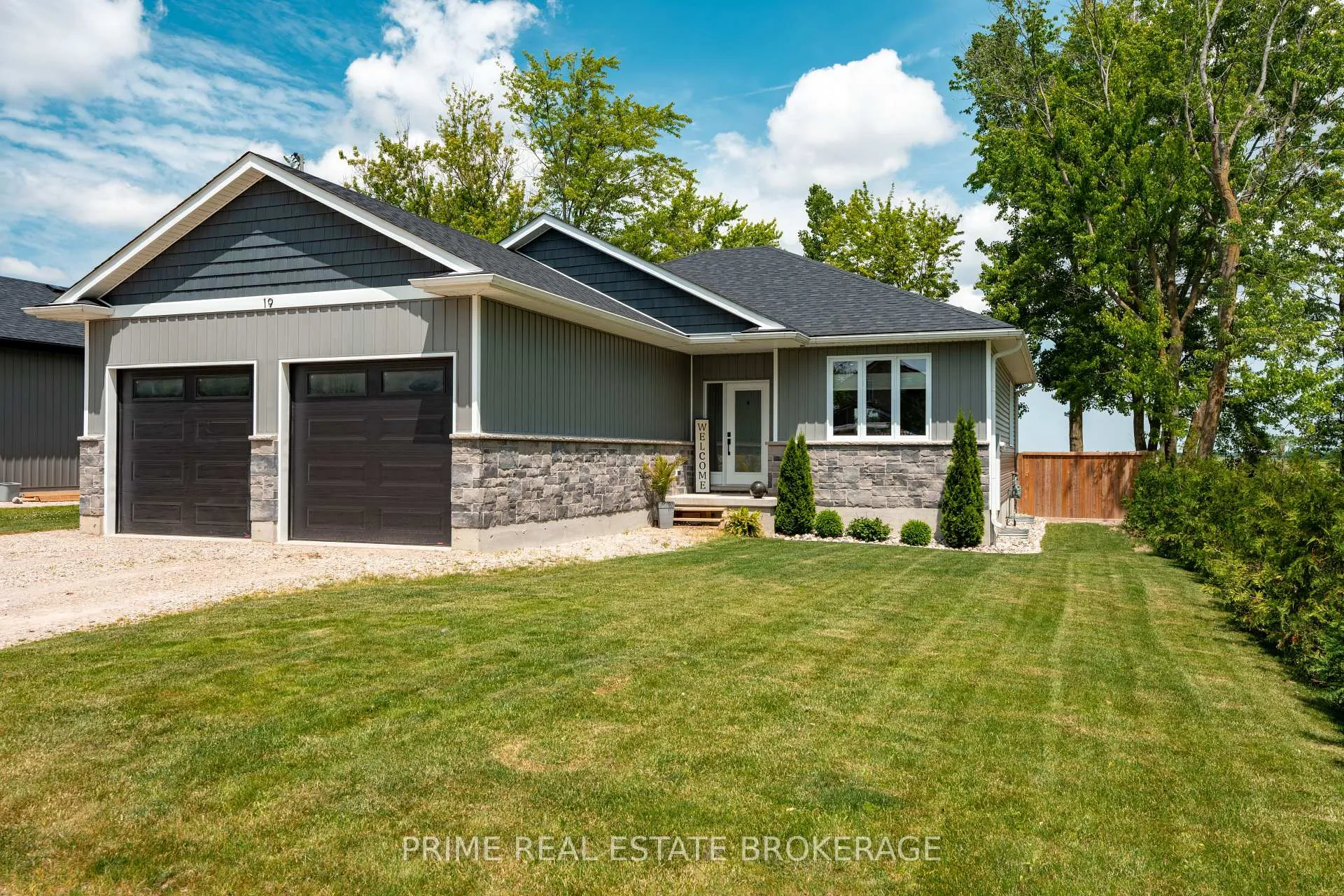 Photo 2 of 19 Middle Street, South Huron, Exeter — HOMEH
