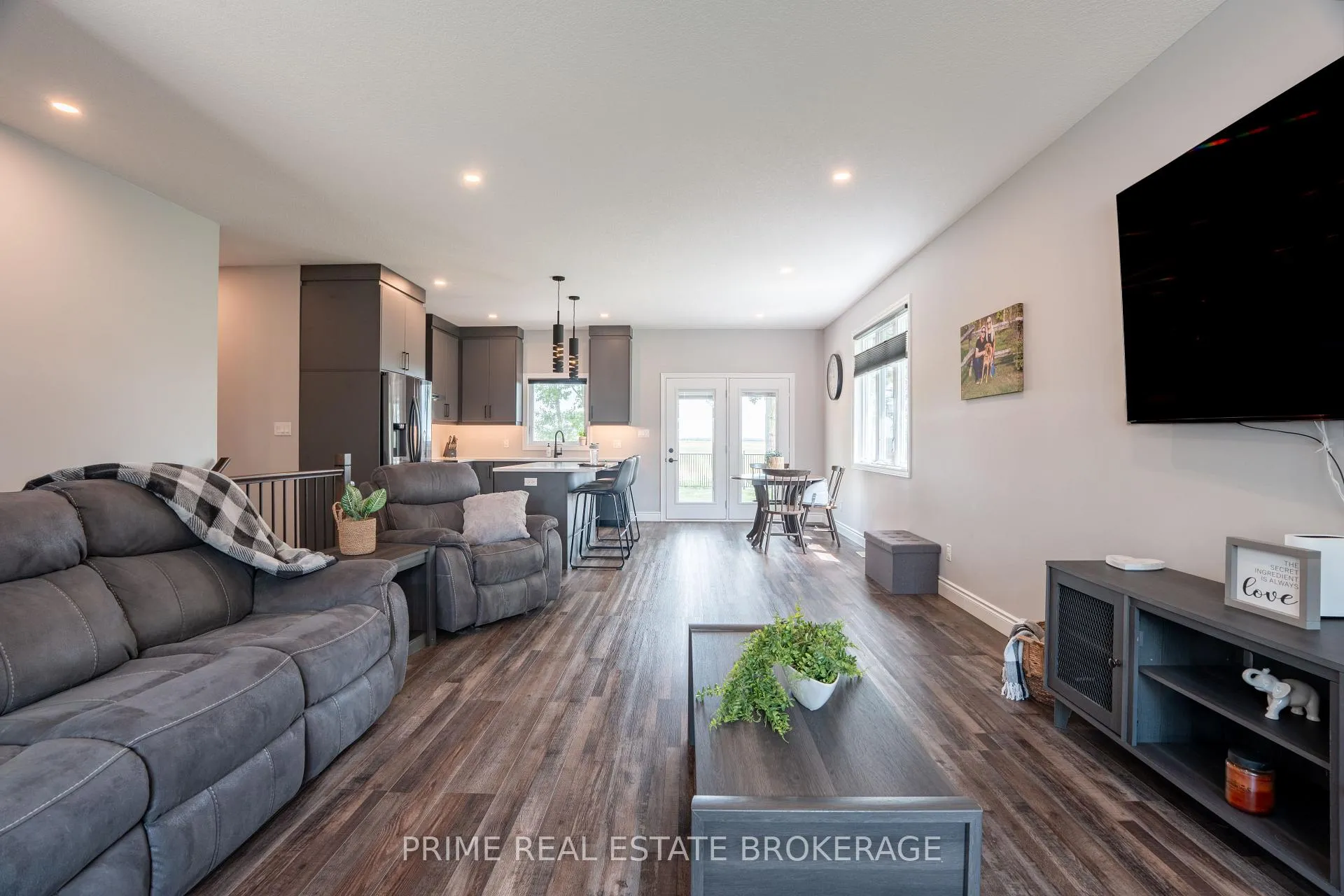 Photo 4 of 19 Middle Street, South Huron, Exeter — HOMEH