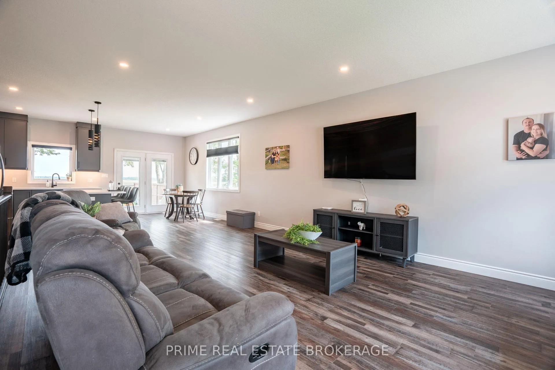 Photo 5 of 19 Middle Street, South Huron, Exeter — HOMEH
