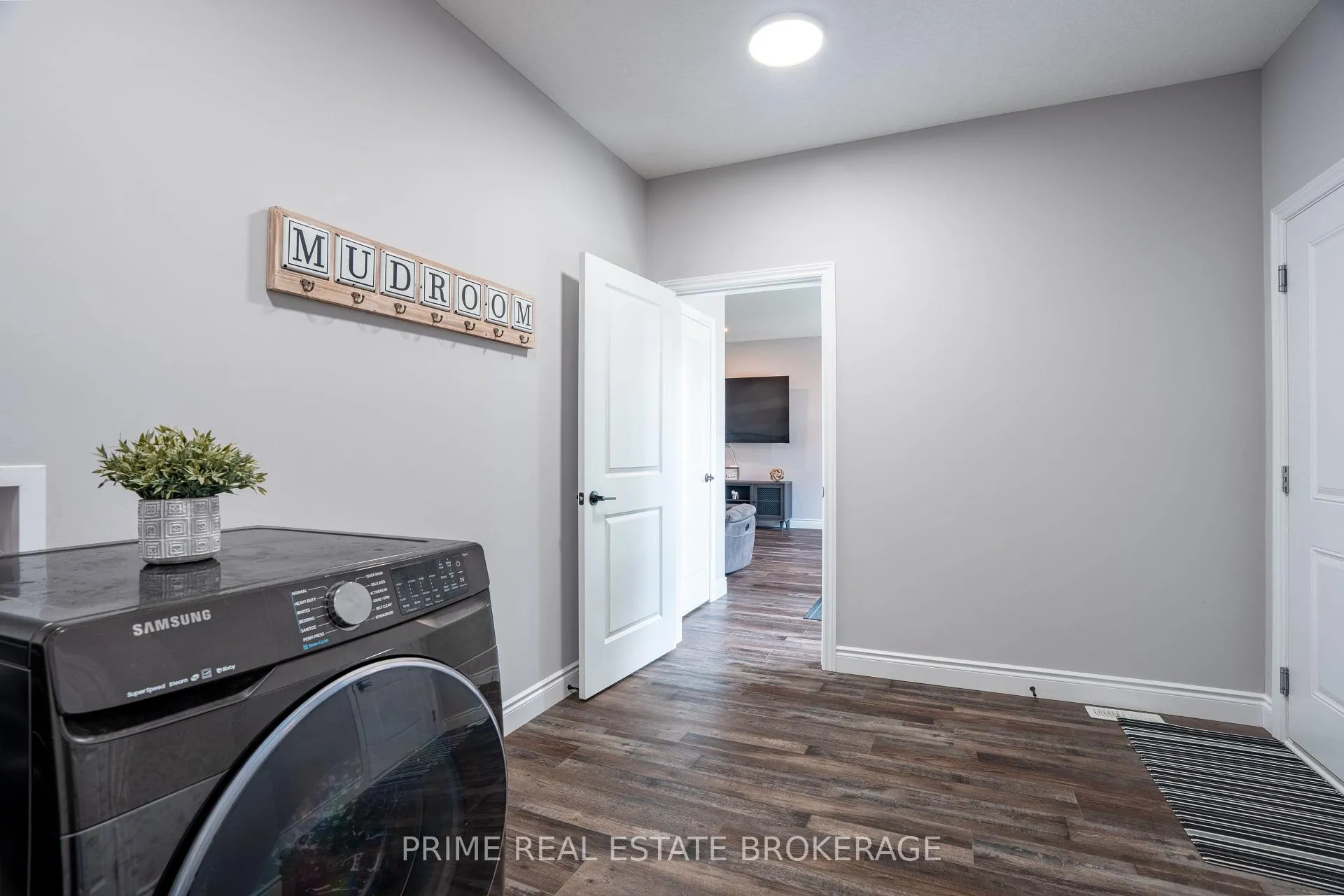 Photo 11 of 19 Middle Street, South Huron, Exeter — HOMEH