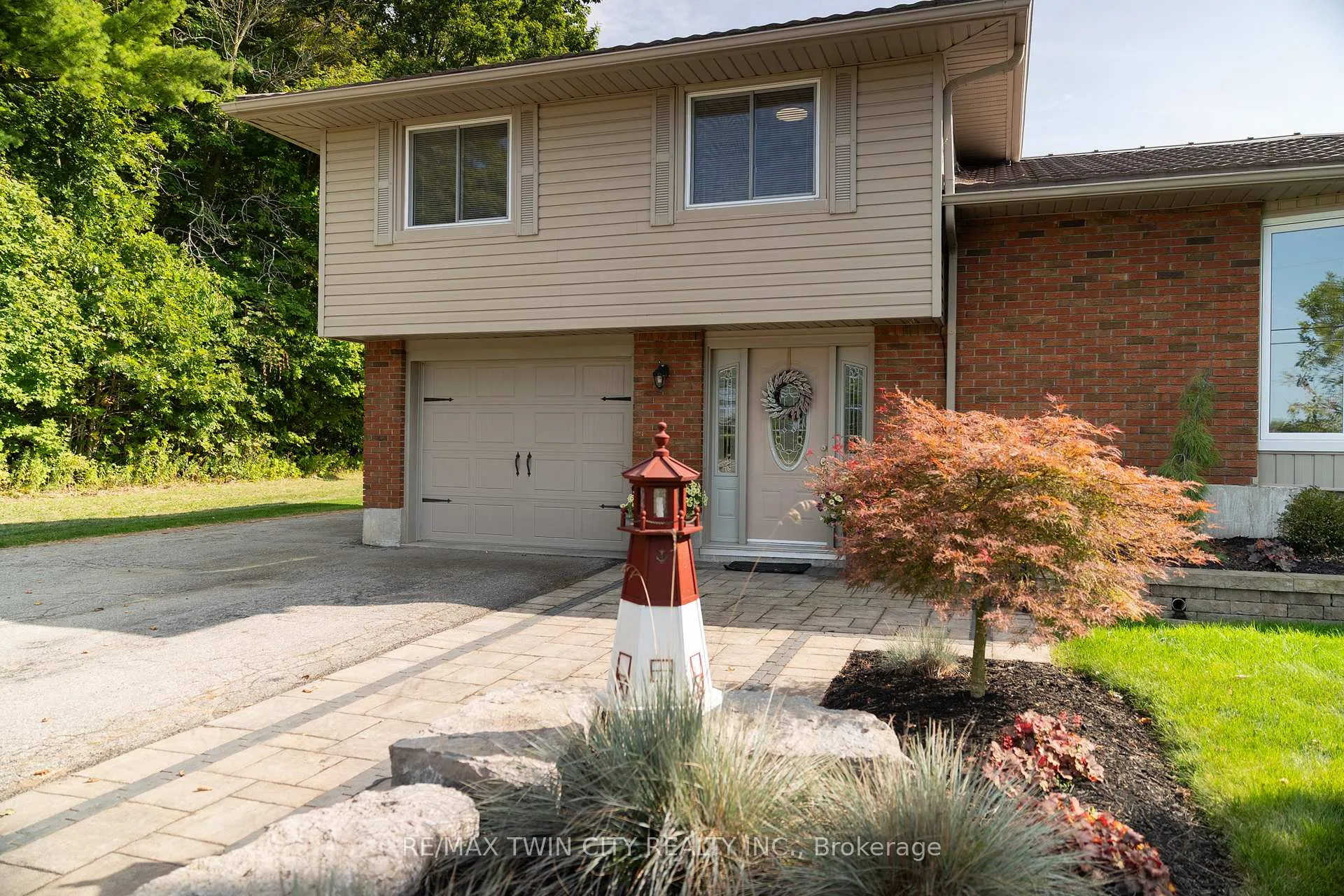 Photo 8 of 93 Norwich Road, Brant, Oakland — HOMEH