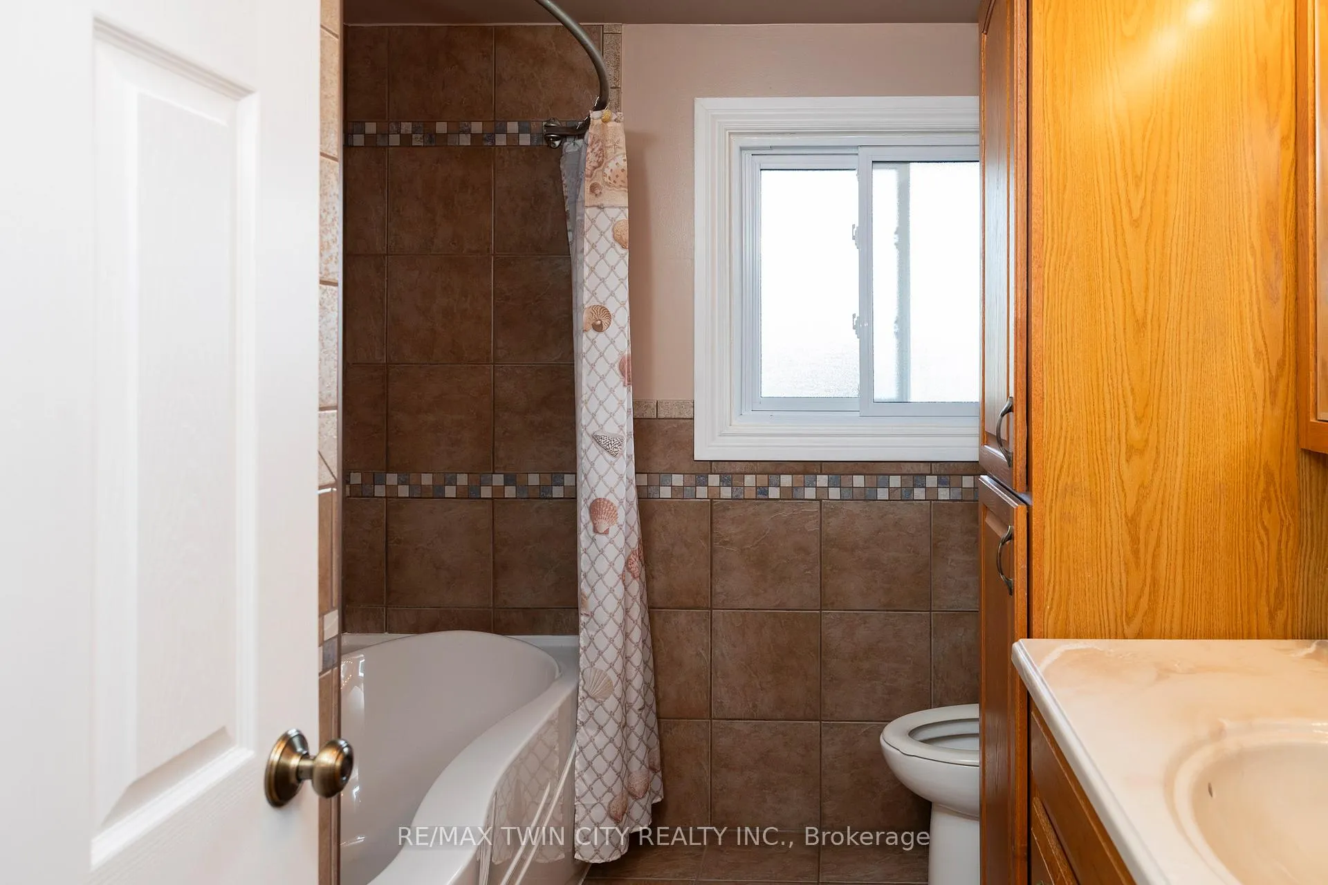 Photo 22 of 93 Norwich Road, Brant, Oakland — HOMEH