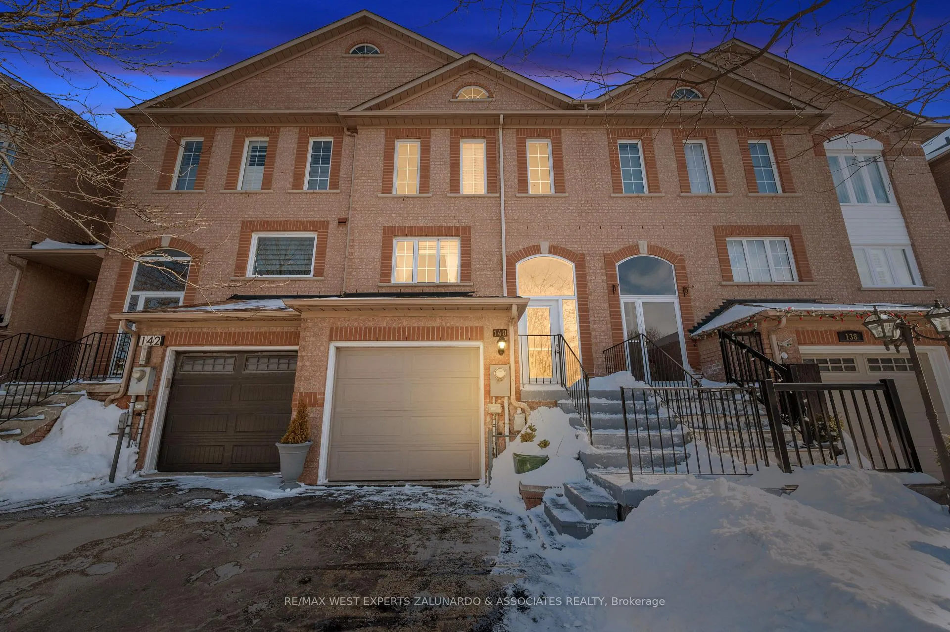 Photo 2 of 140 Parktree Drive, Vaughan, Maple — HOMEH