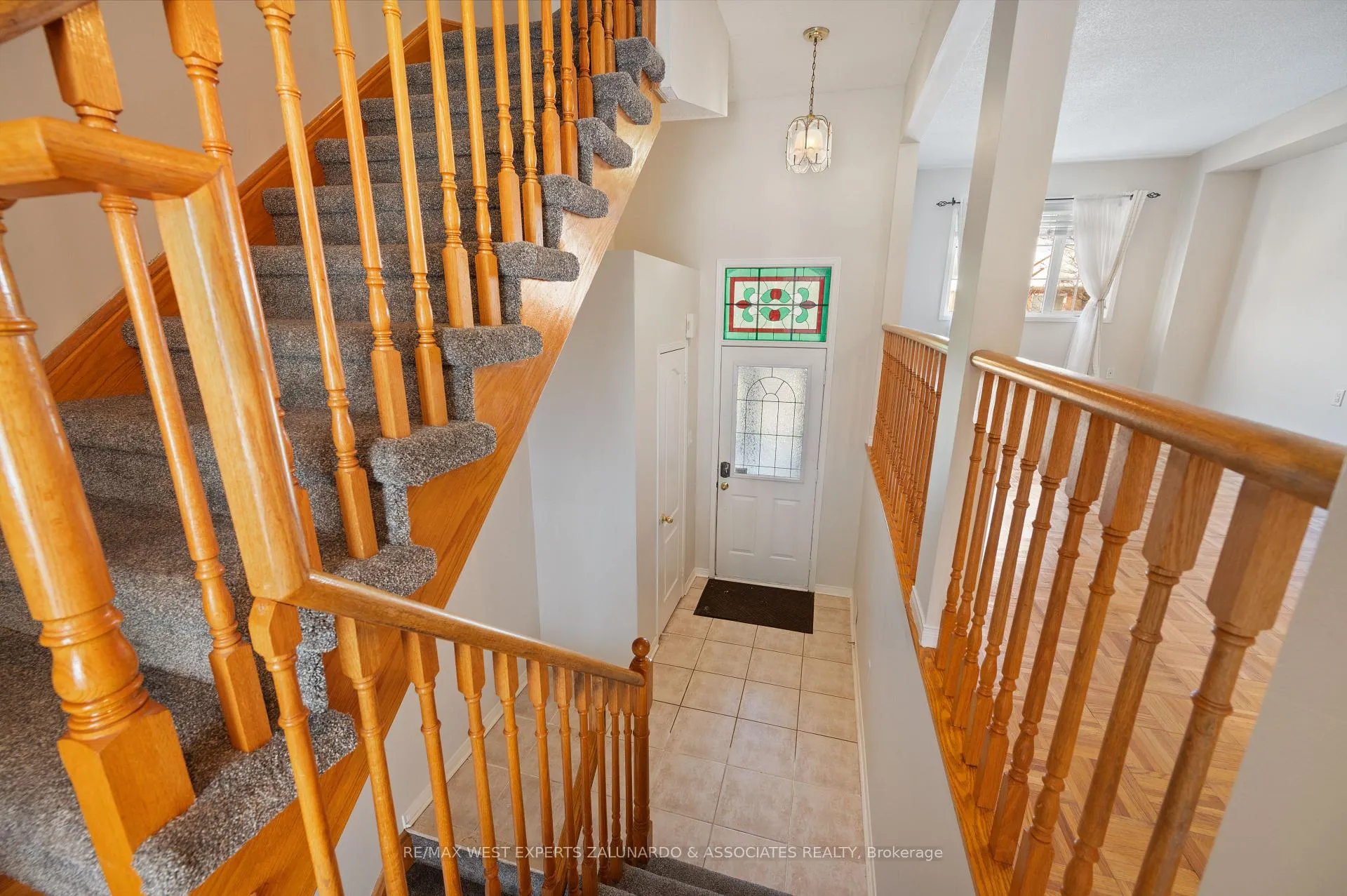 Photo 4 of 140 Parktree Drive, Vaughan, Maple — HOMEH