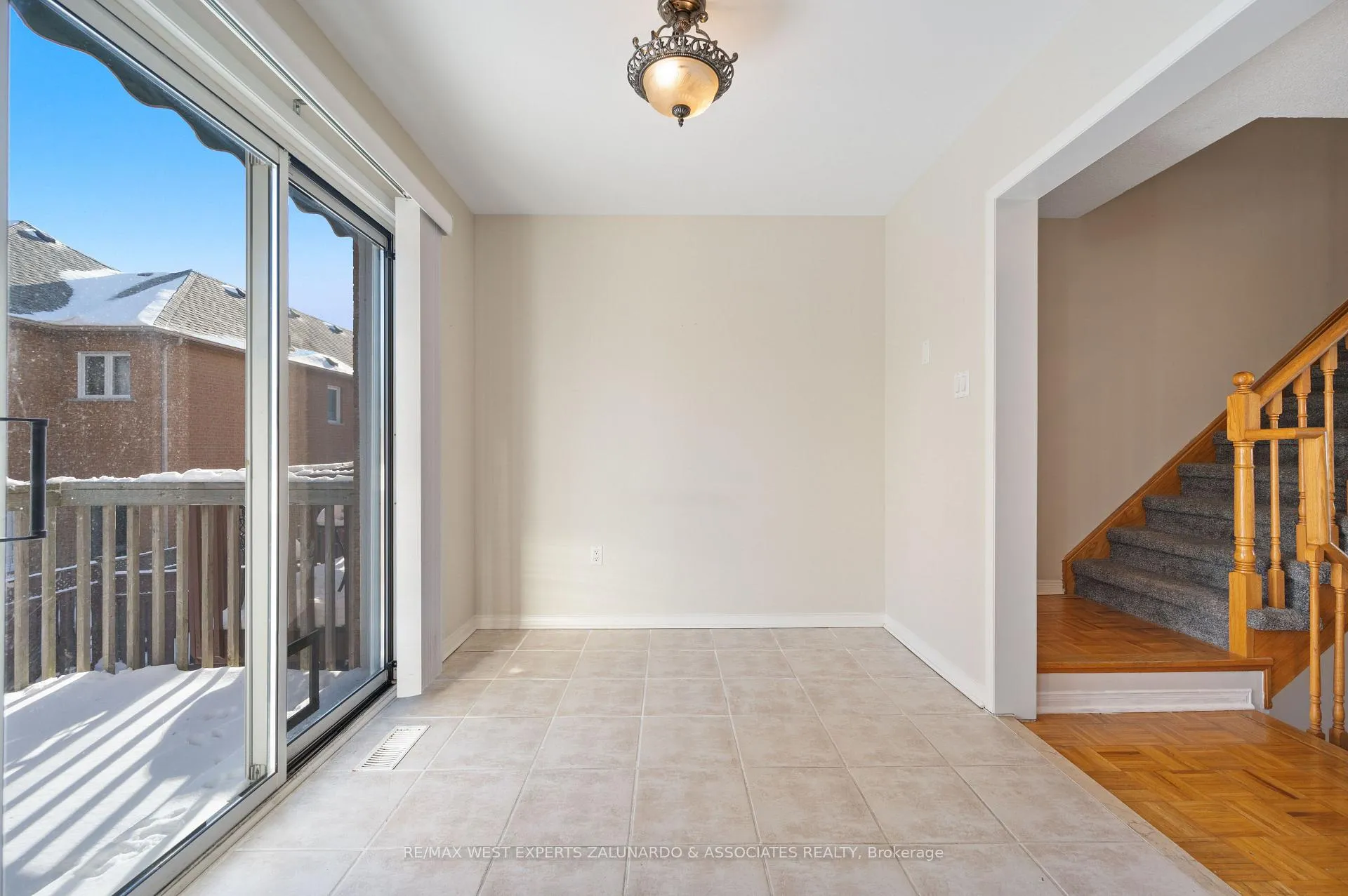 Photo 10 of 140 Parktree Drive, Vaughan, Maple — HOMEH