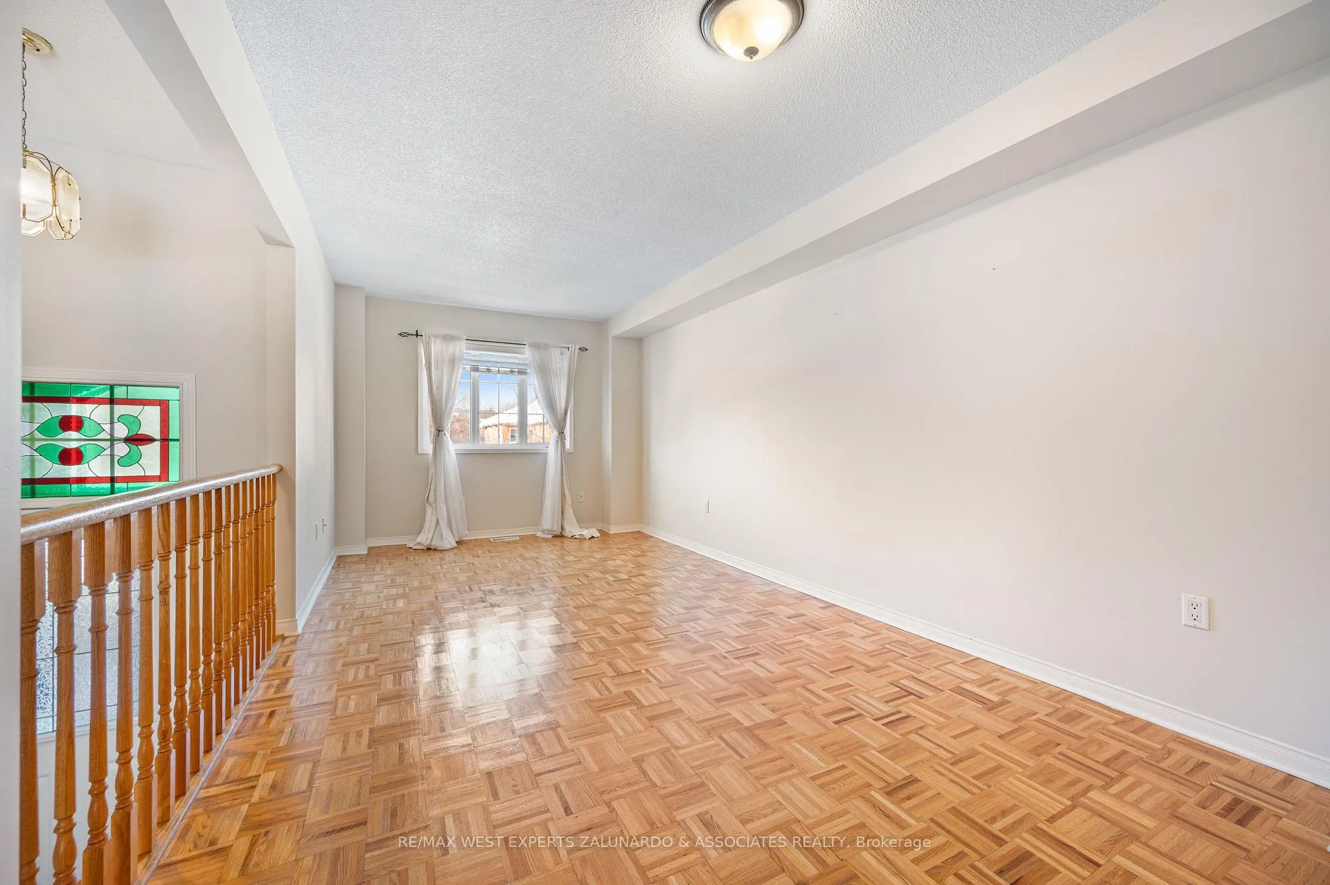 Photo 11 of 140 Parktree Drive, Vaughan, Maple — HOMEH