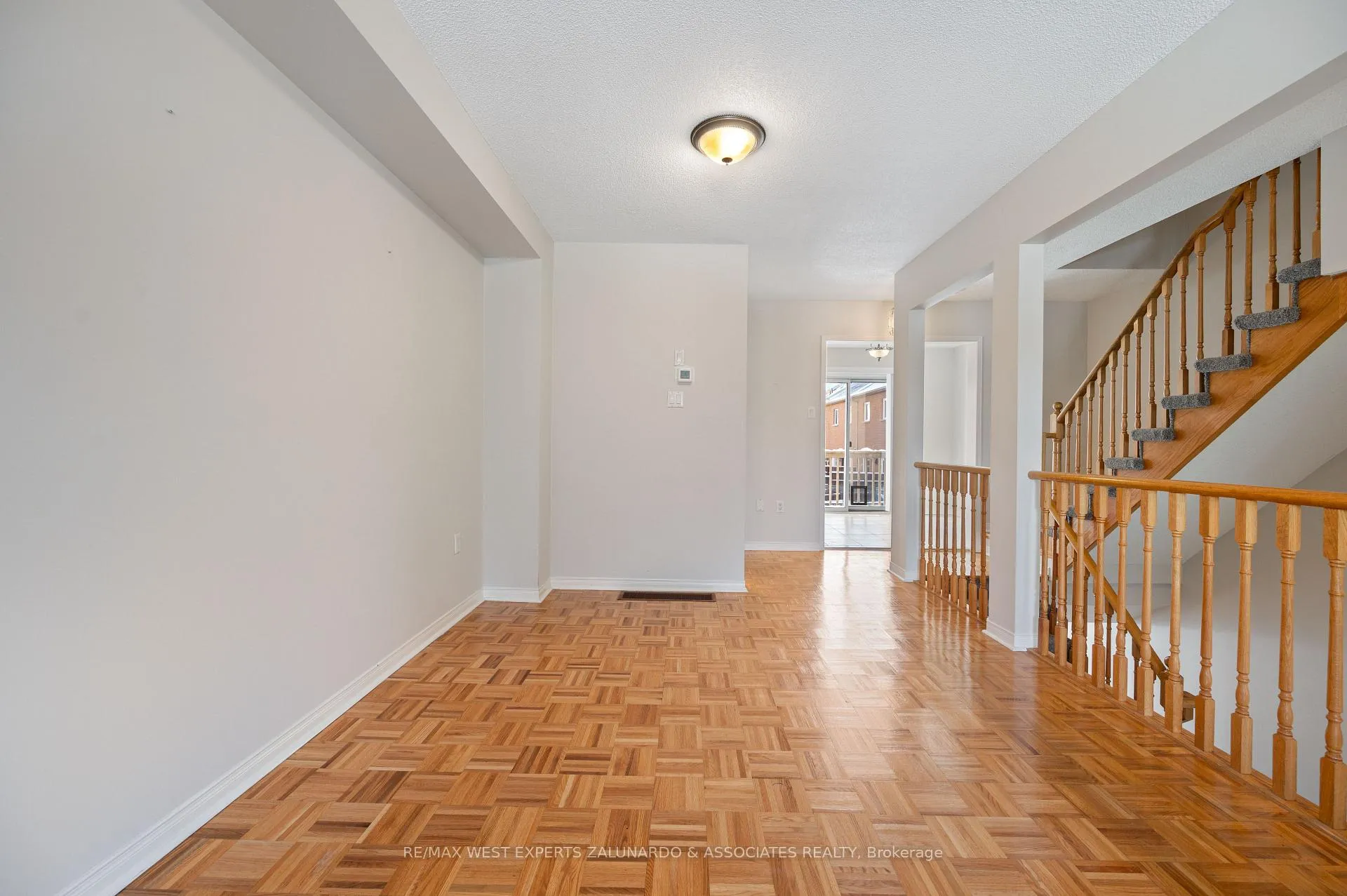 Photo 13 of 140 Parktree Drive, Vaughan, Maple — HOMEH