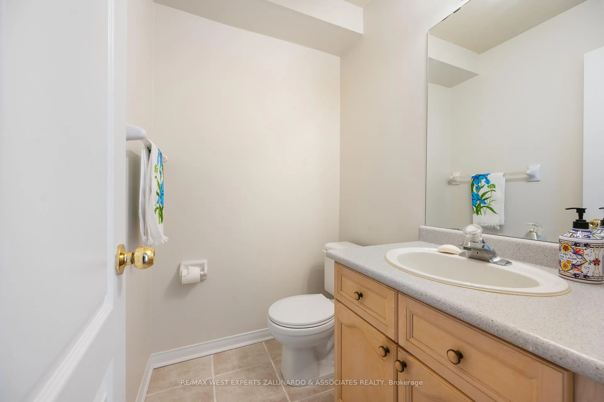Photo 14 of 140 Parktree Drive, Vaughan, Maple — HOMEH