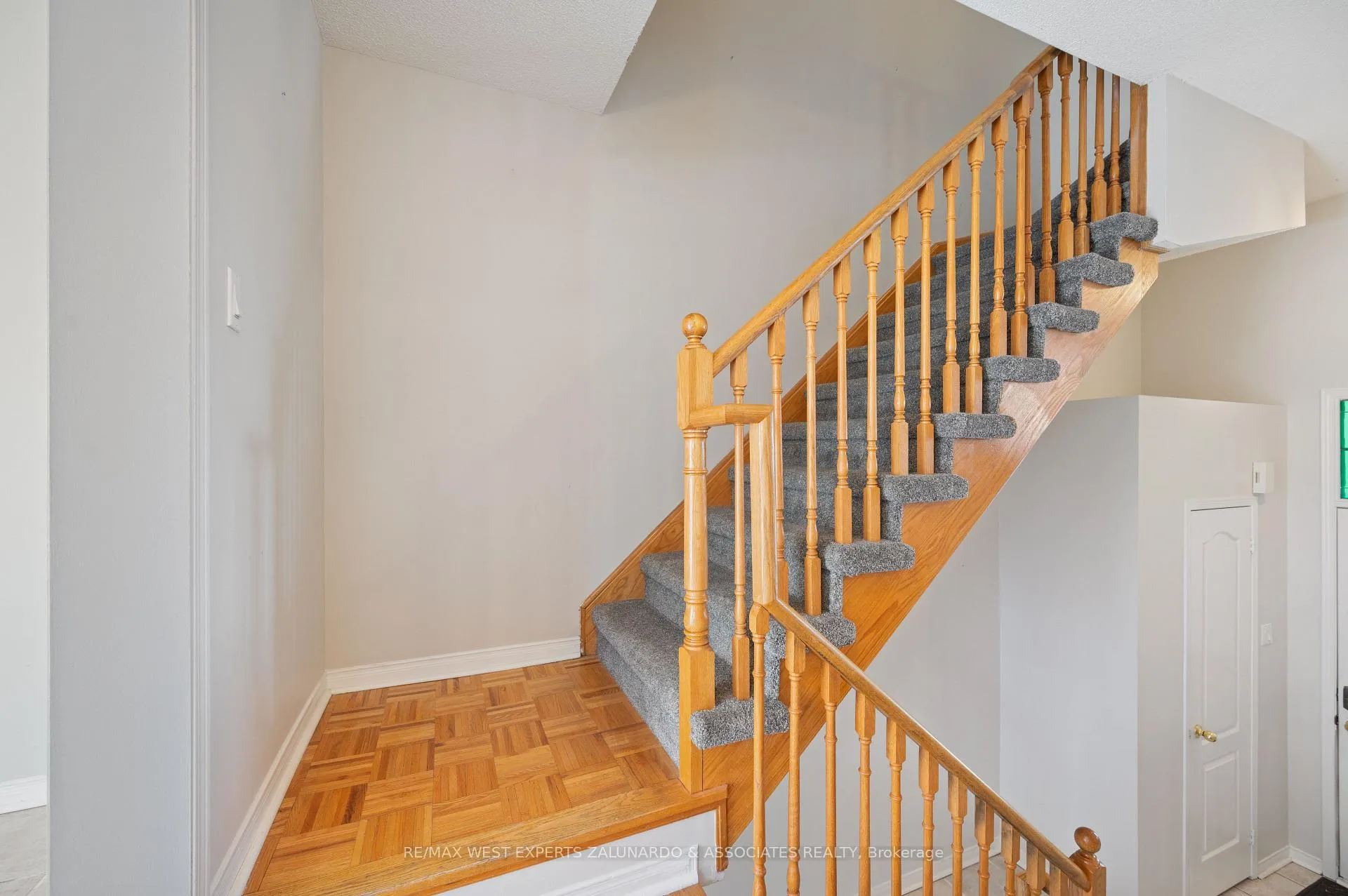 Photo 15 of 140 Parktree Drive, Vaughan, Maple — HOMEH