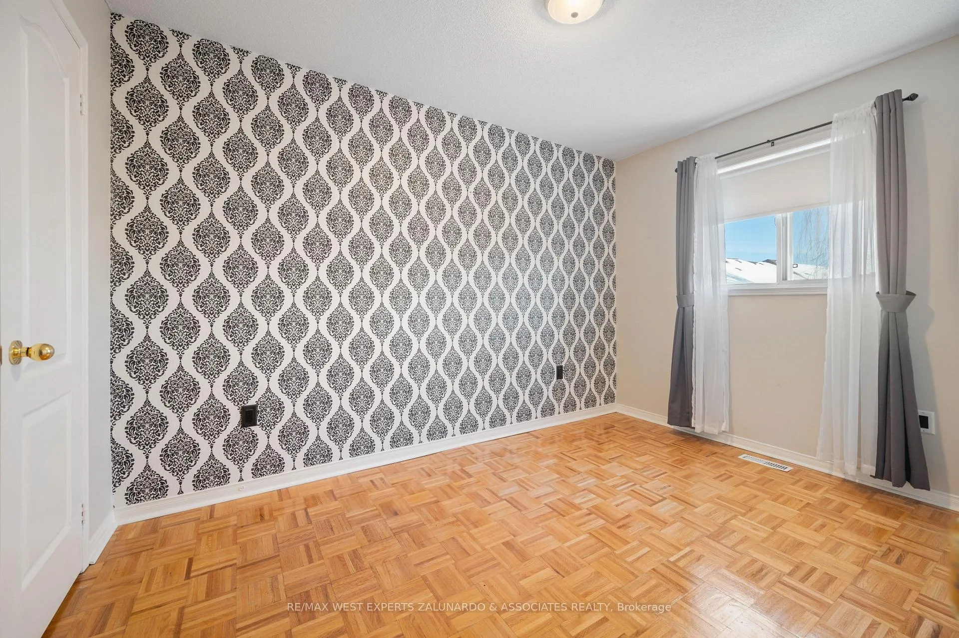 Photo 20 of 140 Parktree Drive, Vaughan, Maple — HOMEH