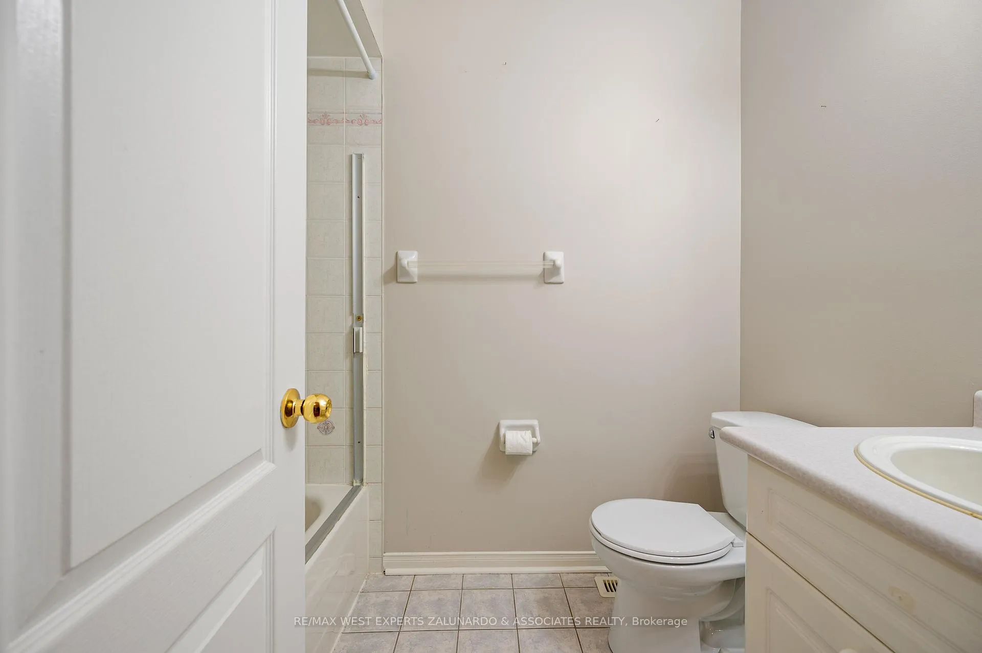 Photo 24 of 140 Parktree Drive, Vaughan, Maple — HOMEH