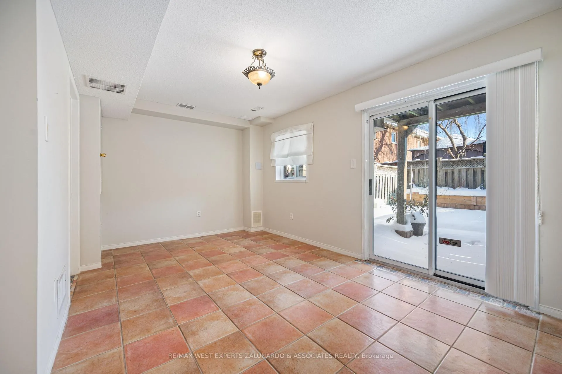 Photo 26 of 140 Parktree Drive, Vaughan, Maple — HOMEH