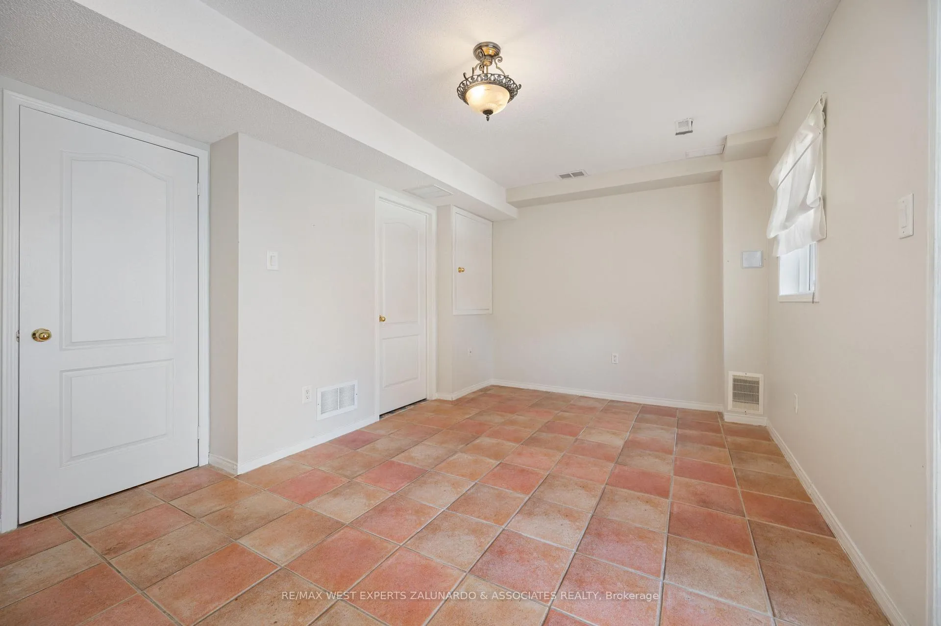 Photo 27 of 140 Parktree Drive, Vaughan, Maple — HOMEH