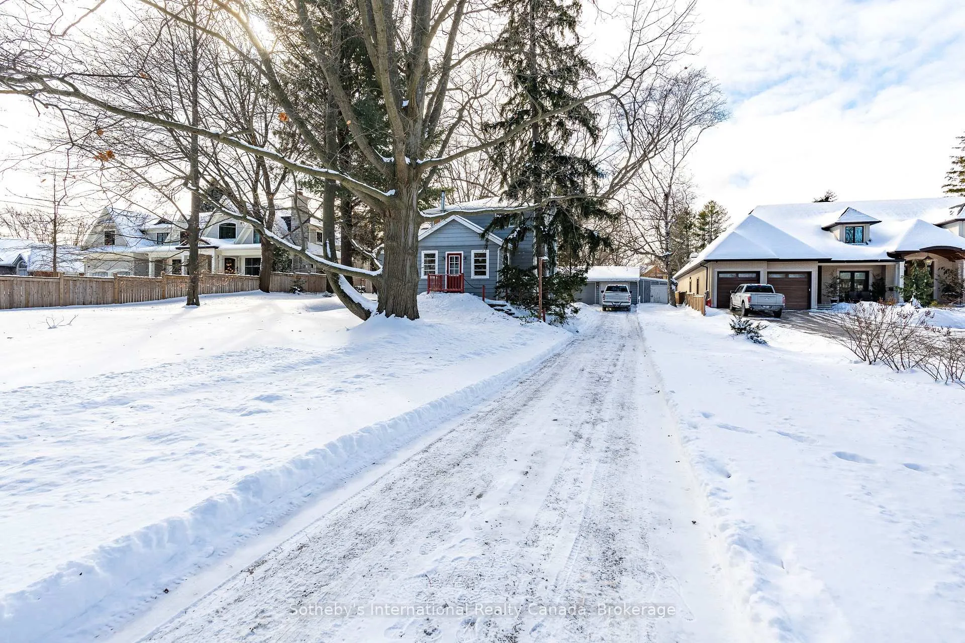 Photo 4 of 362 Fourth Line, Oakville, West — HOMEH