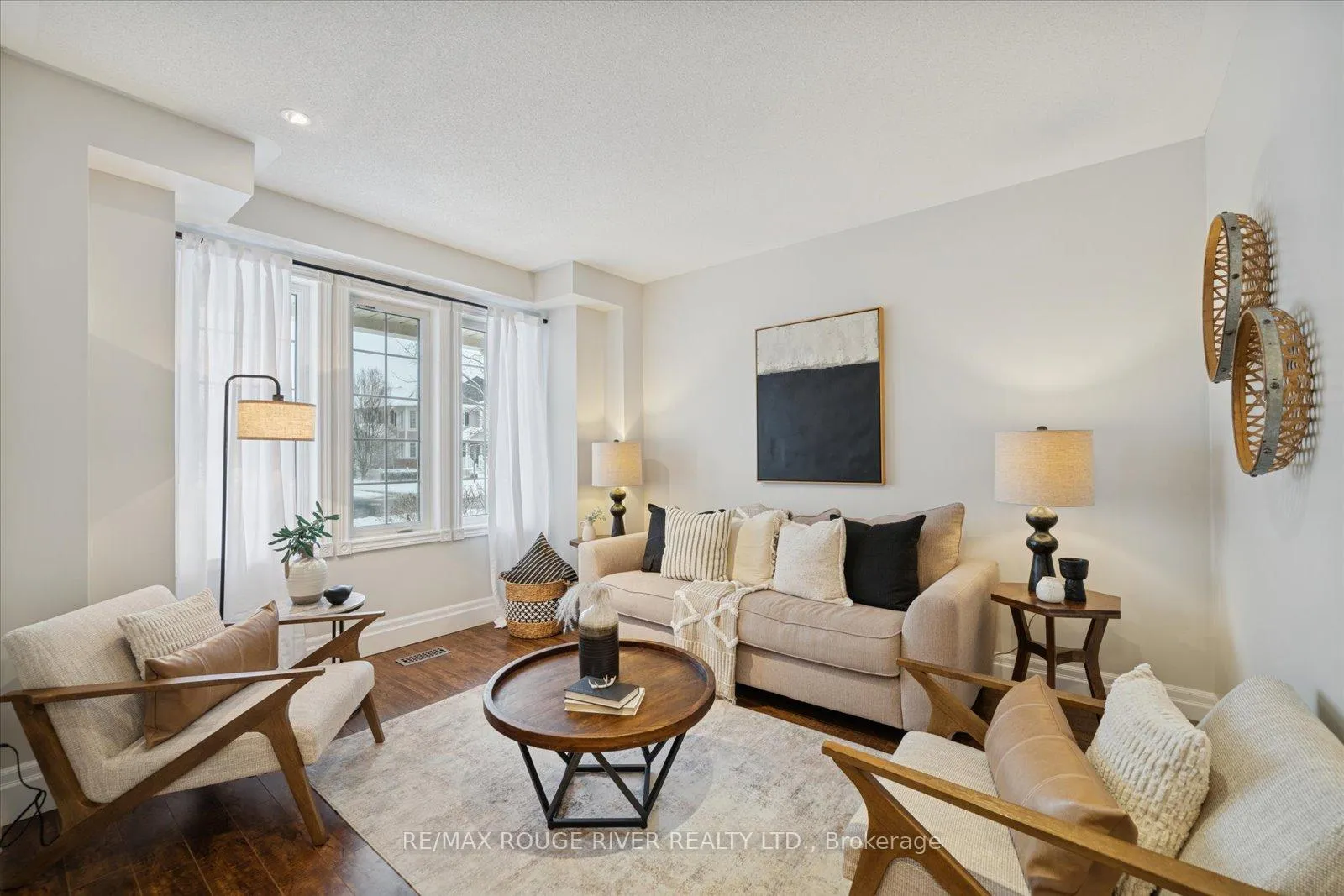 Photo 5 of 117 Carnwith Drive E, Whitby, Brooklin — HOMEH