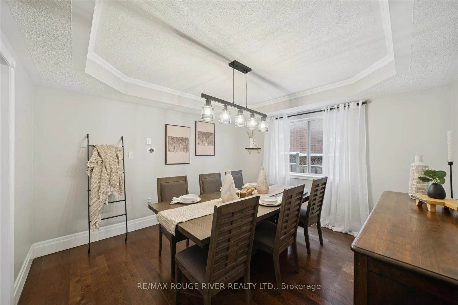 Photo 10 of 117 Carnwith Drive E, Whitby, Brooklin — HOMEH