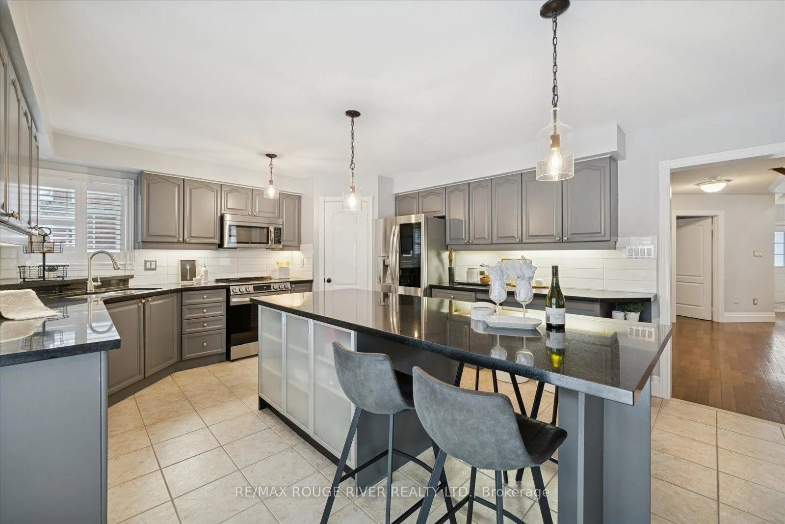 Photo 12 of 117 Carnwith Drive E, Whitby, Brooklin — HOMEH