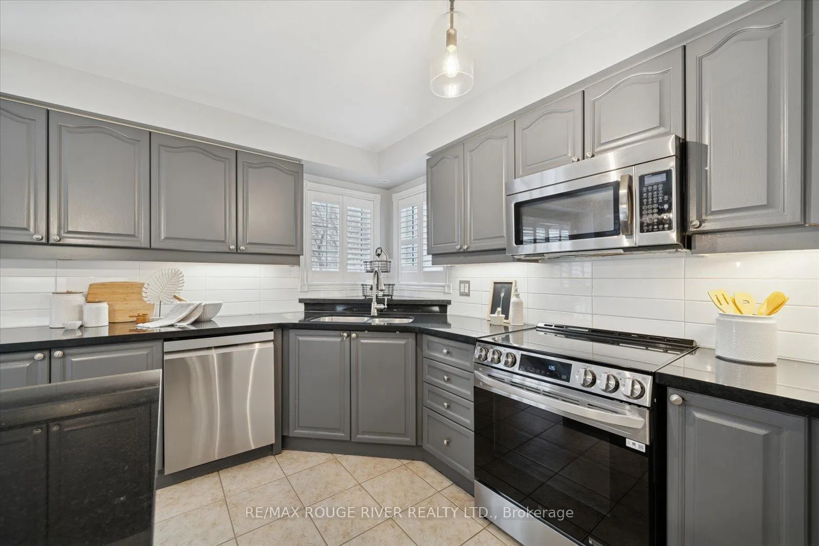 Photo 13 of 117 Carnwith Drive E, Whitby, Brooklin — HOMEH