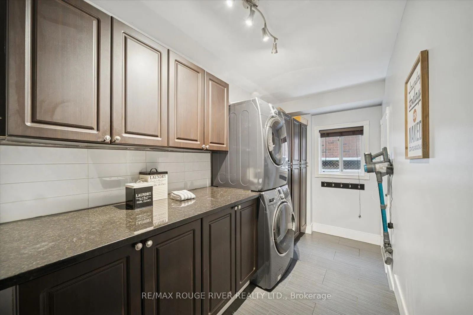 Photo 20 of 117 Carnwith Drive E, Whitby, Brooklin — HOMEH