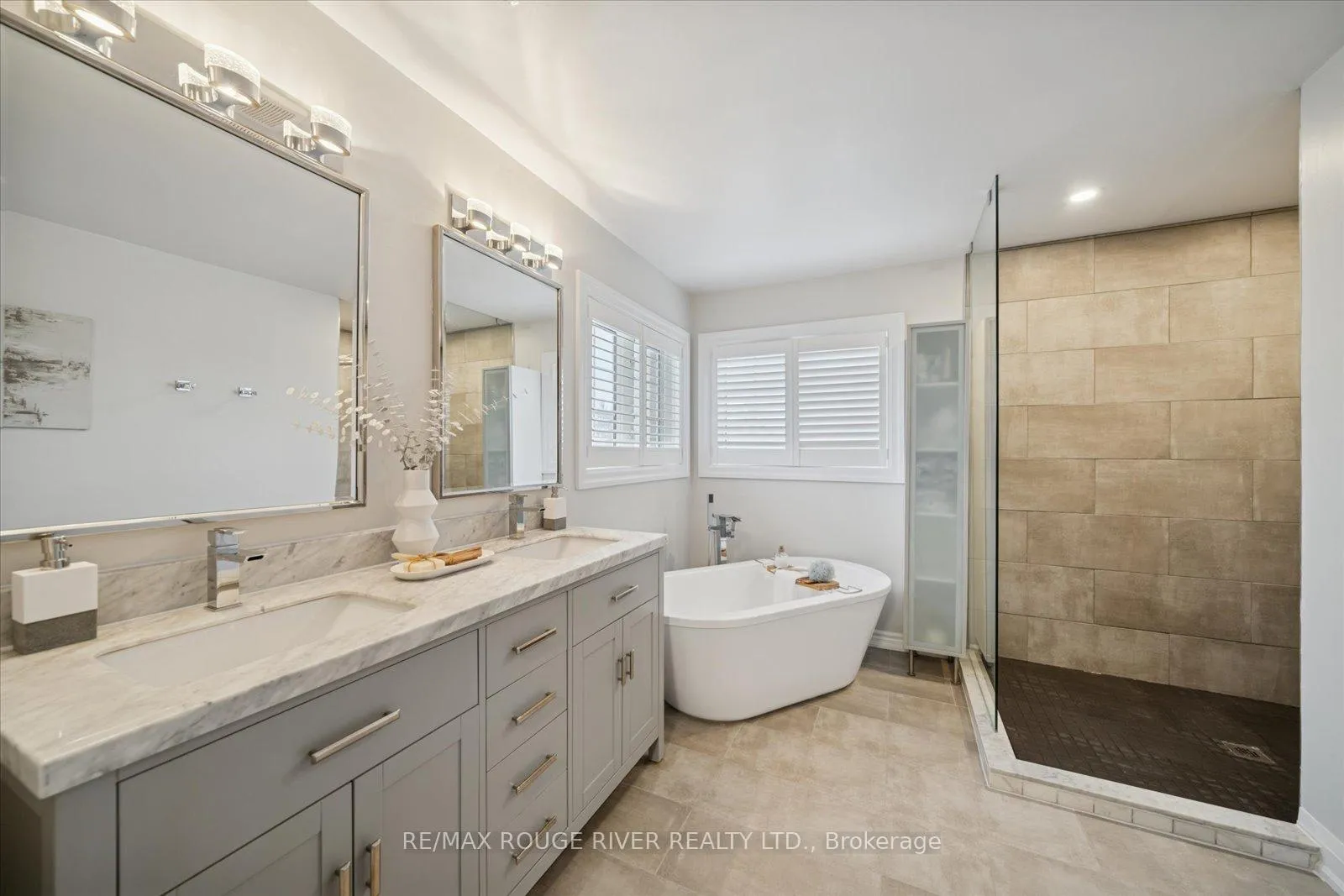 Photo 34 of 117 Carnwith Drive E, Whitby, Brooklin — HOMEH