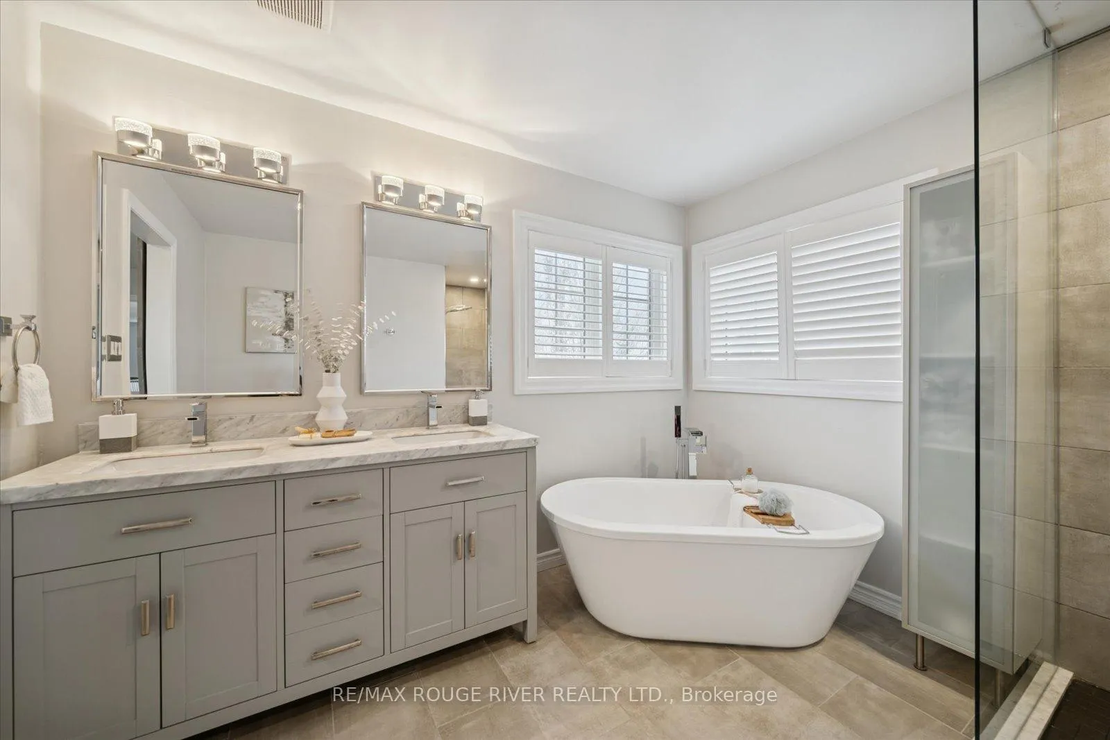 Photo 35 of 117 Carnwith Drive E, Whitby, Brooklin — HOMEH