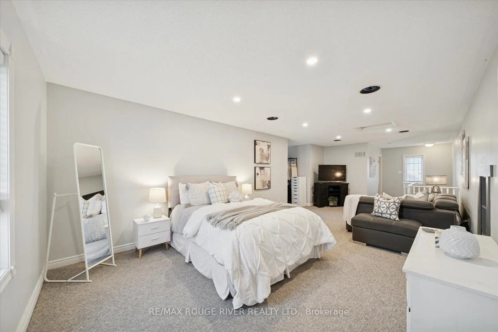 Photo 38 of 117 Carnwith Drive E, Whitby, Brooklin — HOMEH