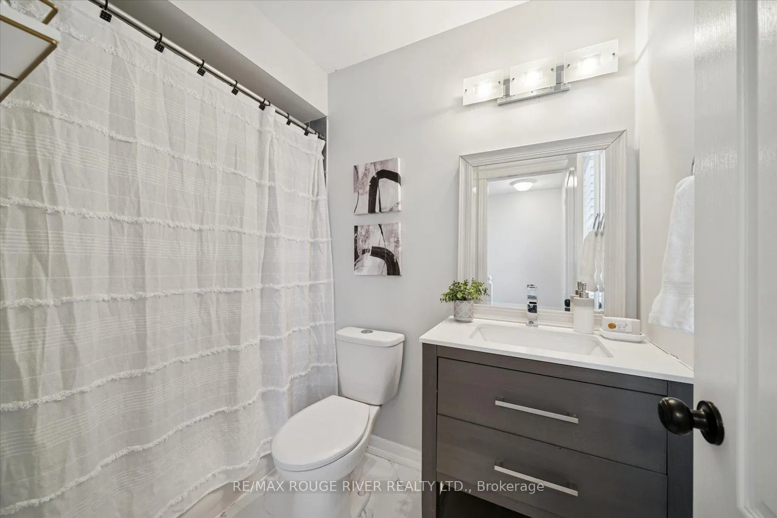 Photo 39 of 117 Carnwith Drive E, Whitby, Brooklin — HOMEH