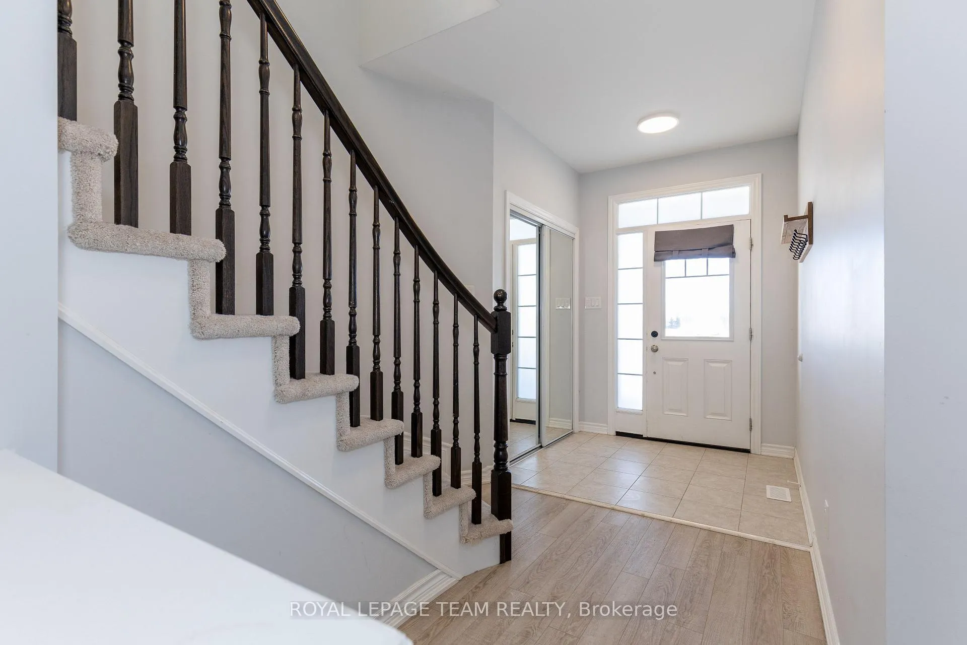 Photo 3 of 937 Shimmerton Circle, Ottawa, Kanata - Emerald Meadows/Trailwest — HOMEH