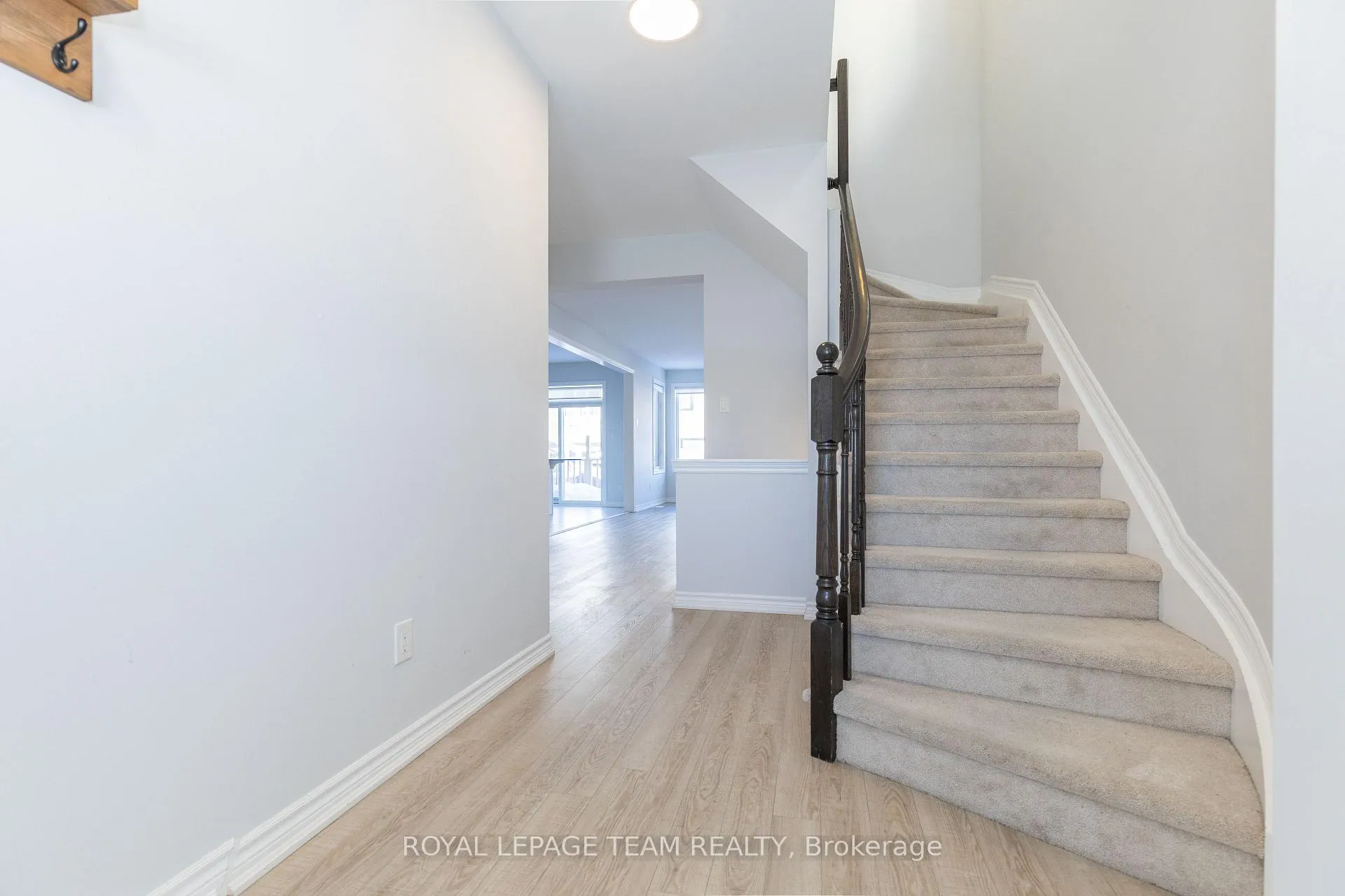 Photo 4 of 937 Shimmerton Circle, Ottawa, Kanata - Emerald Meadows/Trailwest — HOMEH