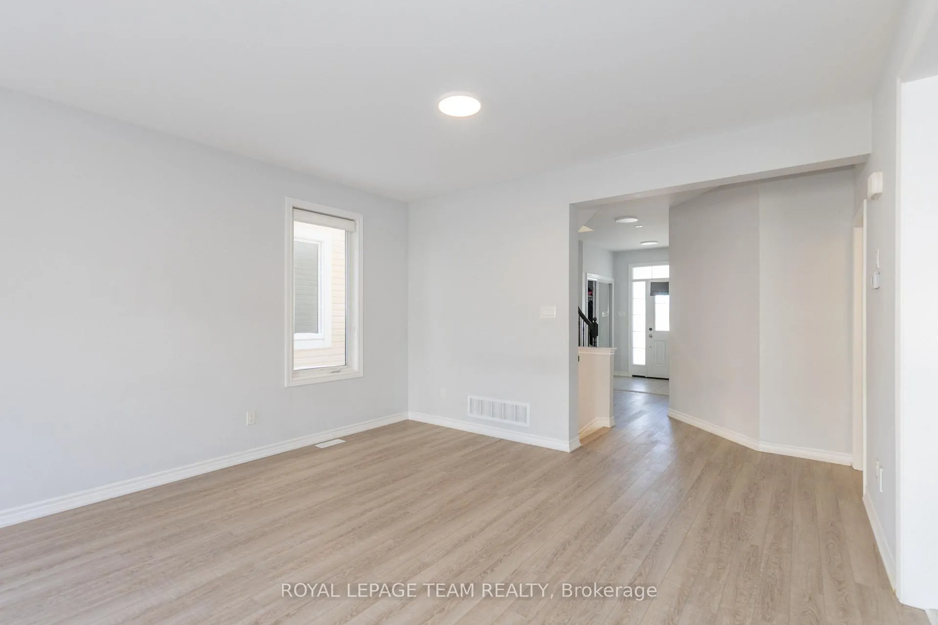 Photo 5 of 937 Shimmerton Circle, Ottawa, Kanata - Emerald Meadows/Trailwest — HOMEH