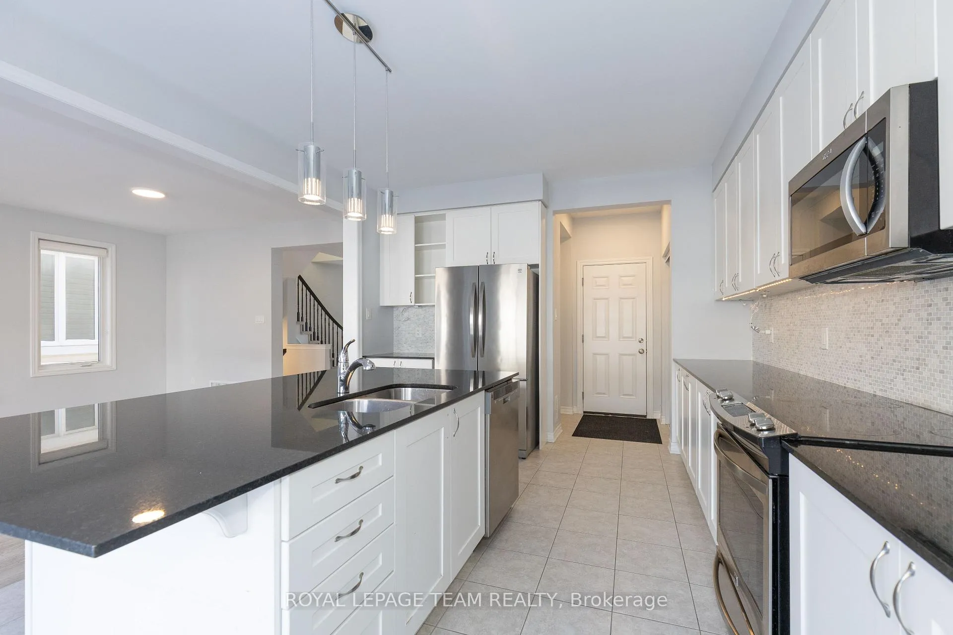 Photo 8 of 937 Shimmerton Circle, Ottawa, Kanata - Emerald Meadows/Trailwest — HOMEH