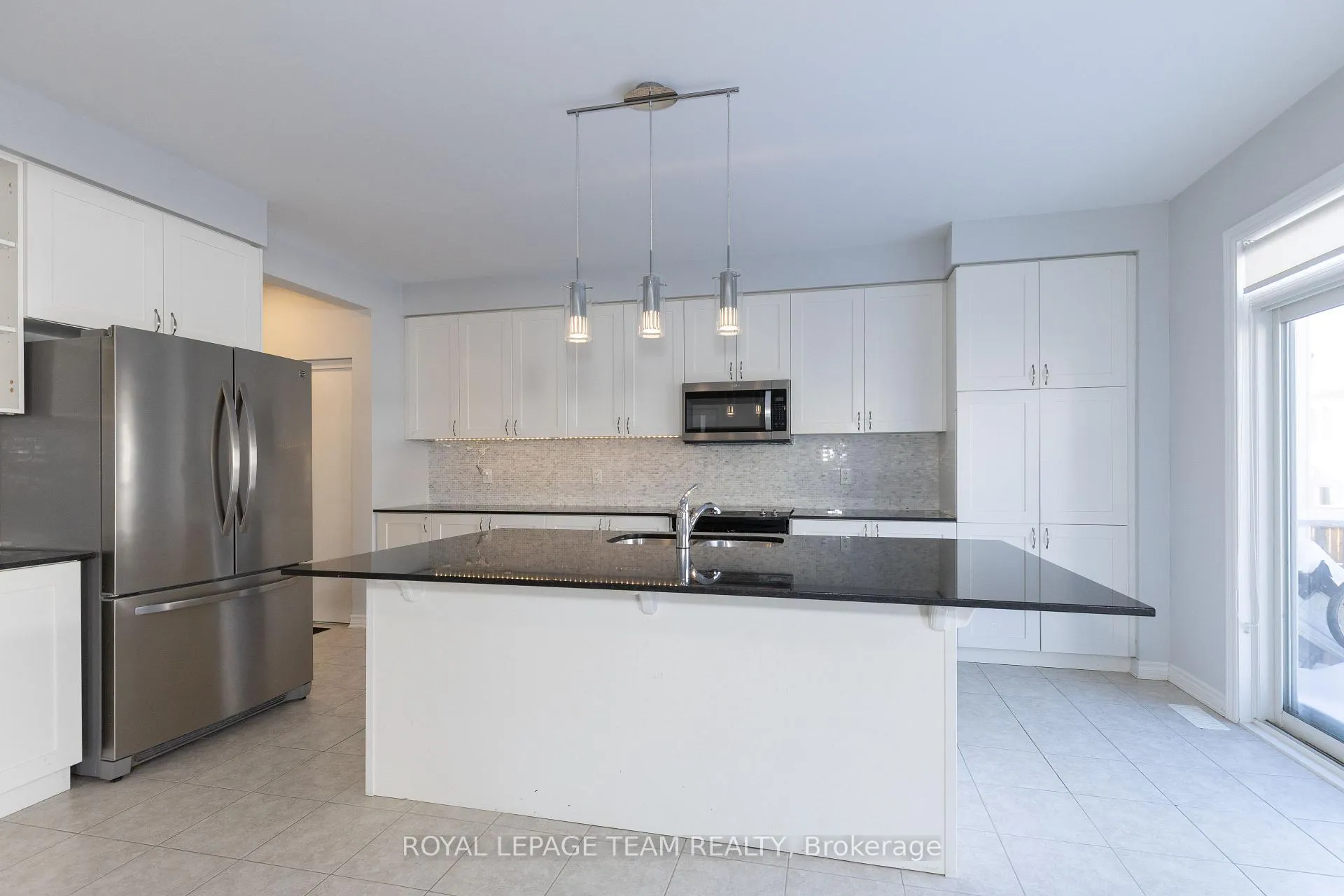 Photo 14 of 937 Shimmerton Circle, Ottawa, Kanata - Emerald Meadows/Trailwest — HOMEH