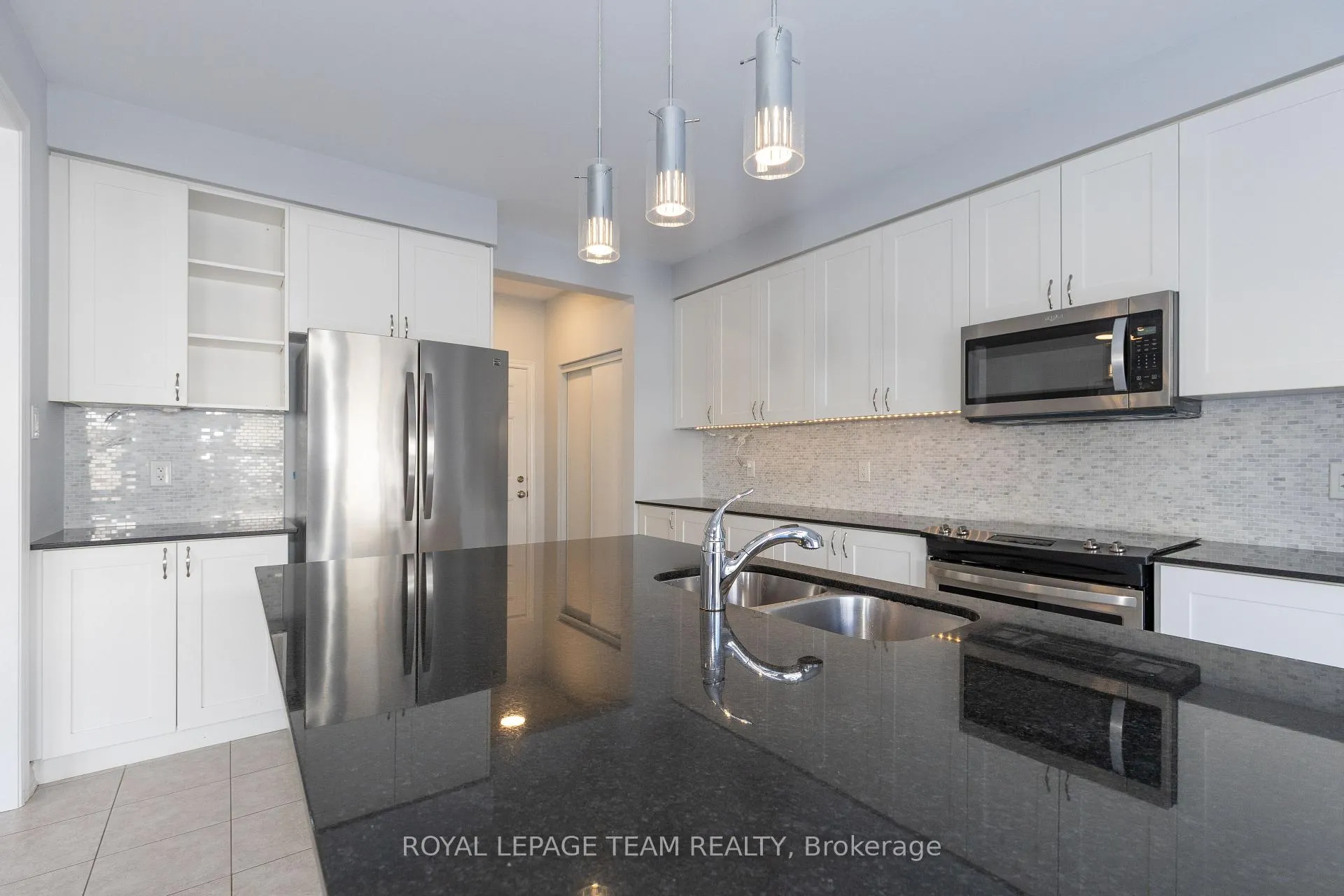 Photo 15 of 937 Shimmerton Circle, Ottawa, Kanata - Emerald Meadows/Trailwest — HOMEH