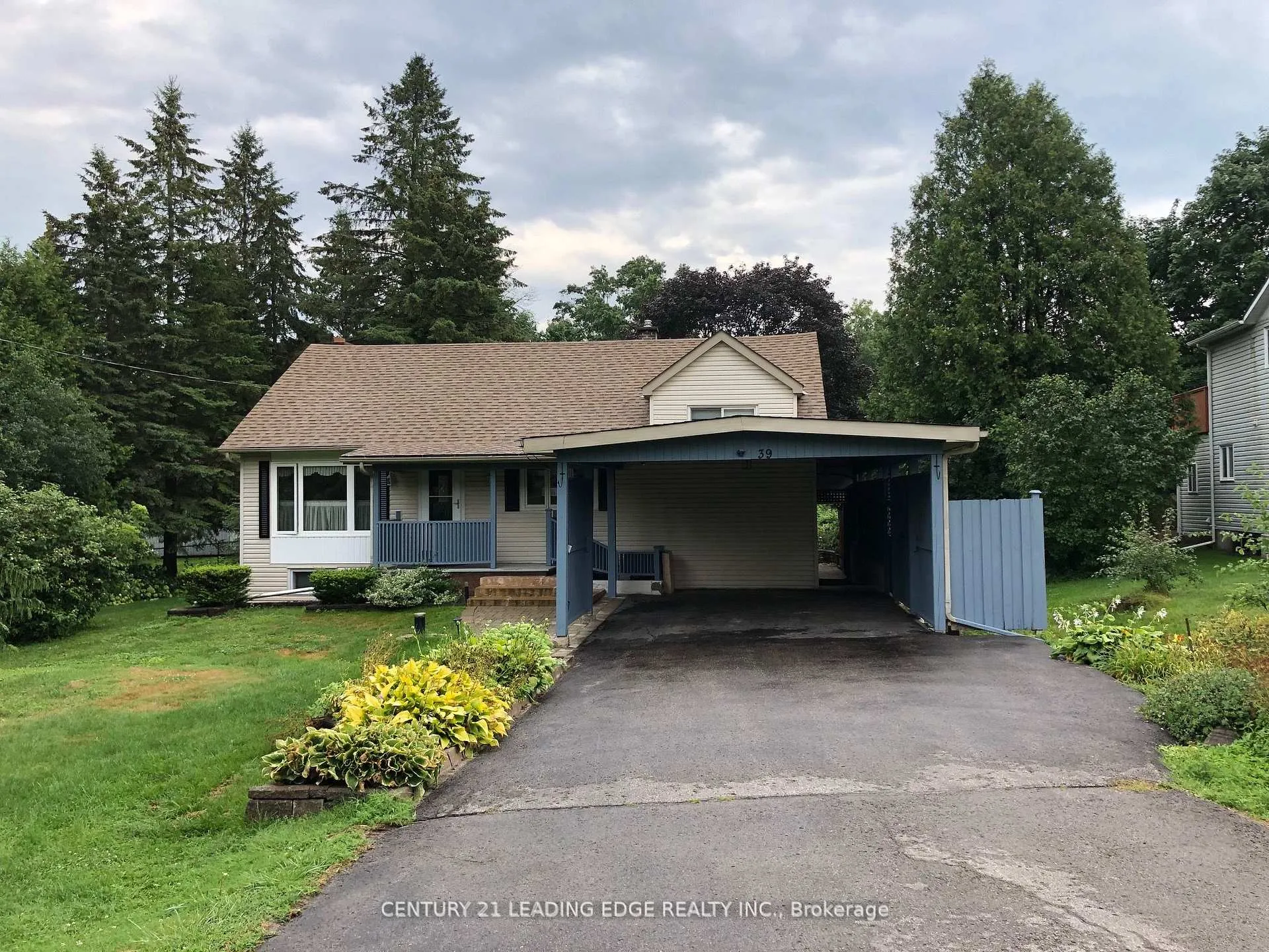 Photo 1 of 41 Cemetery Road, Uxbridge — HOMEH