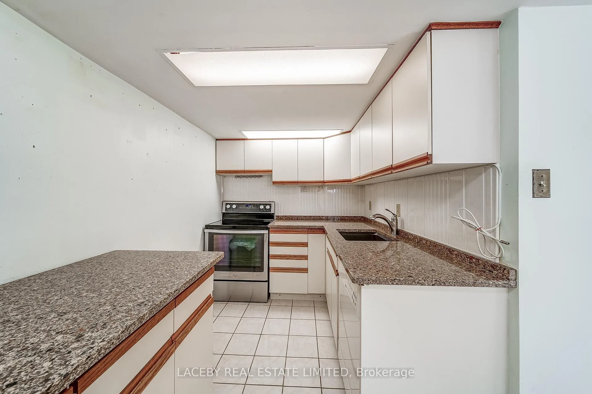 Photo 24 of 18 Patrick Drive, Aurora, Aurora Highlands — HOMEH