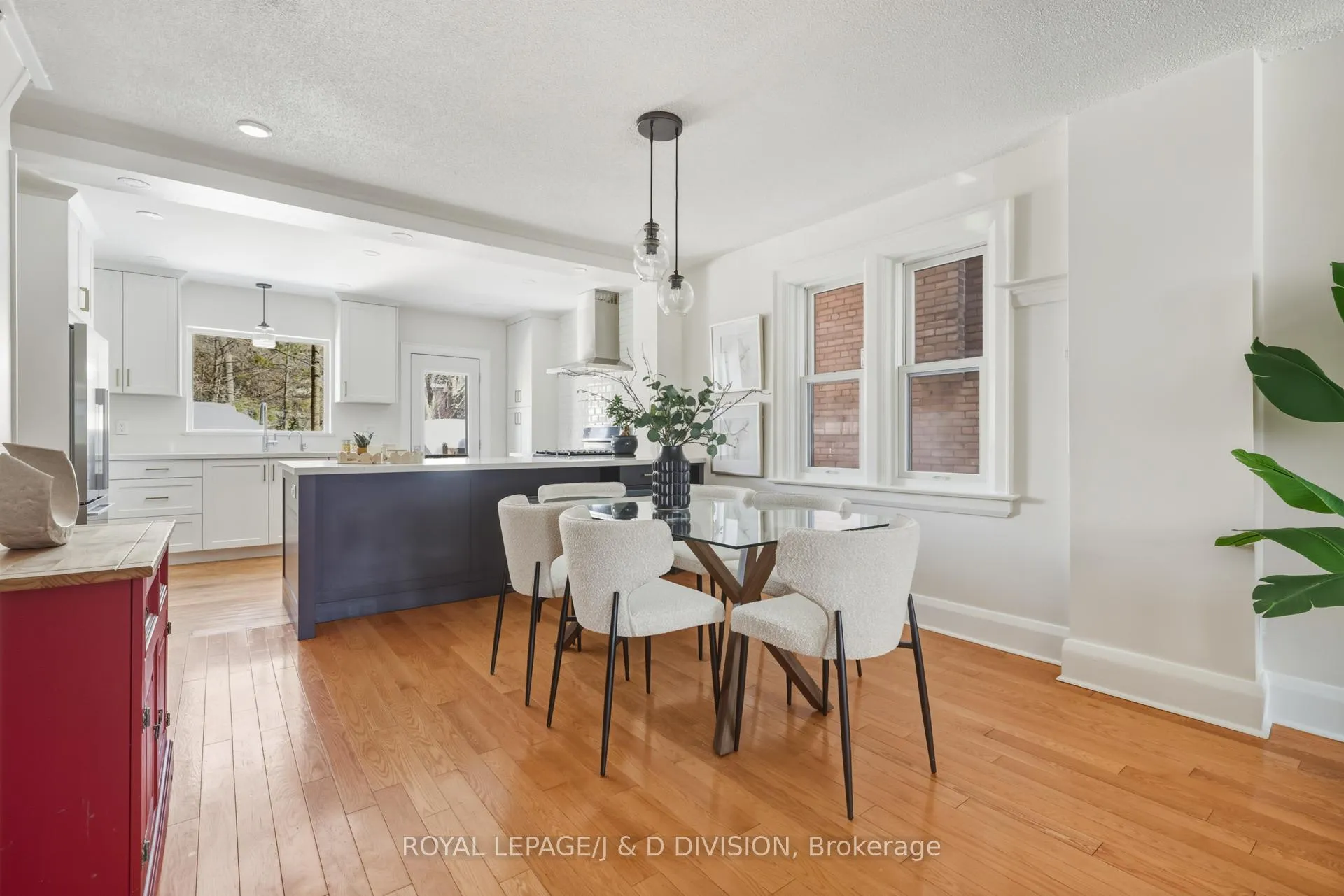 Photo 5 of 65 Edith Drive, Toronto, Yonge-Eglinton — HOMEH