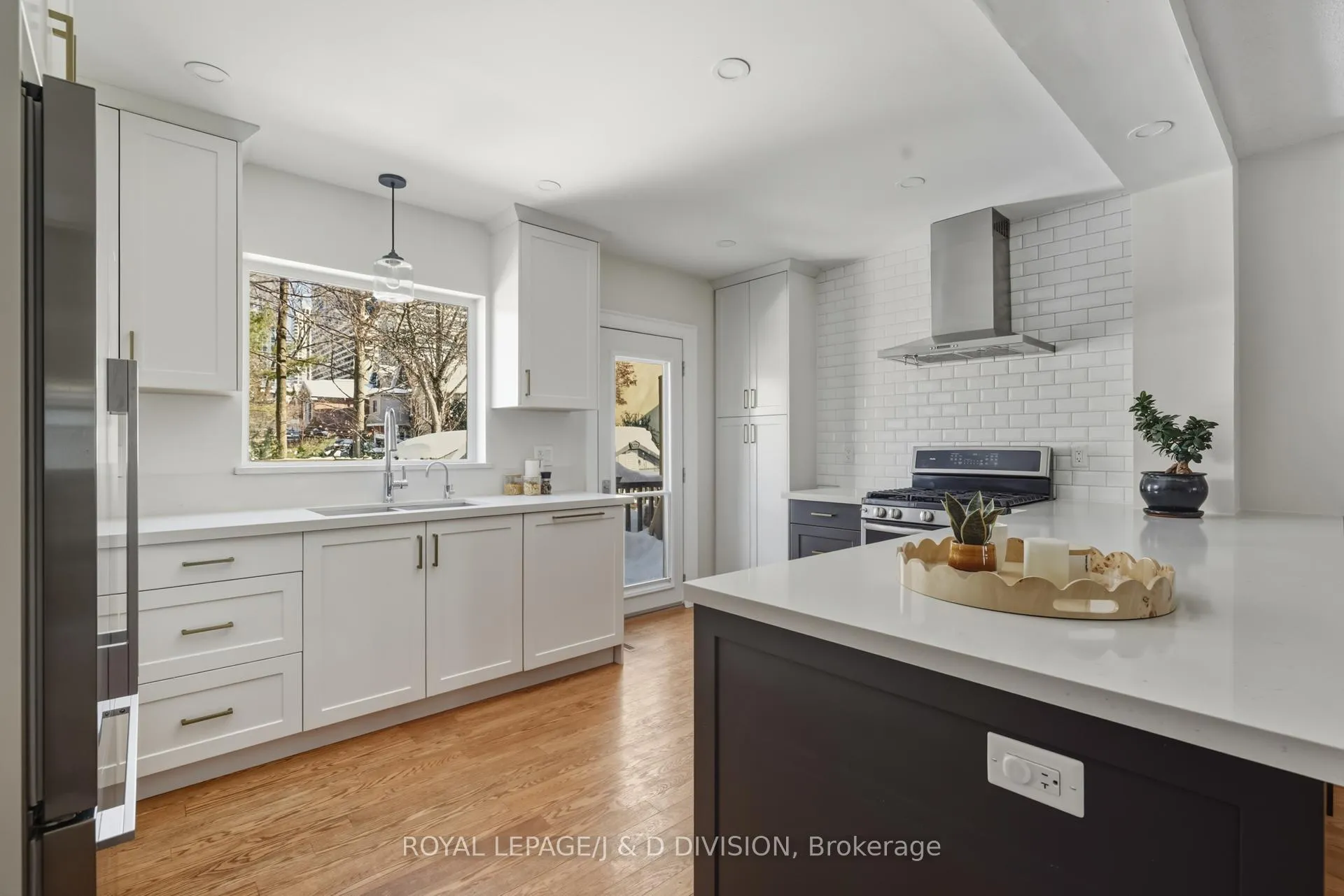 Photo 10 of 65 Edith Drive, Toronto, Yonge-Eglinton — HOMEH