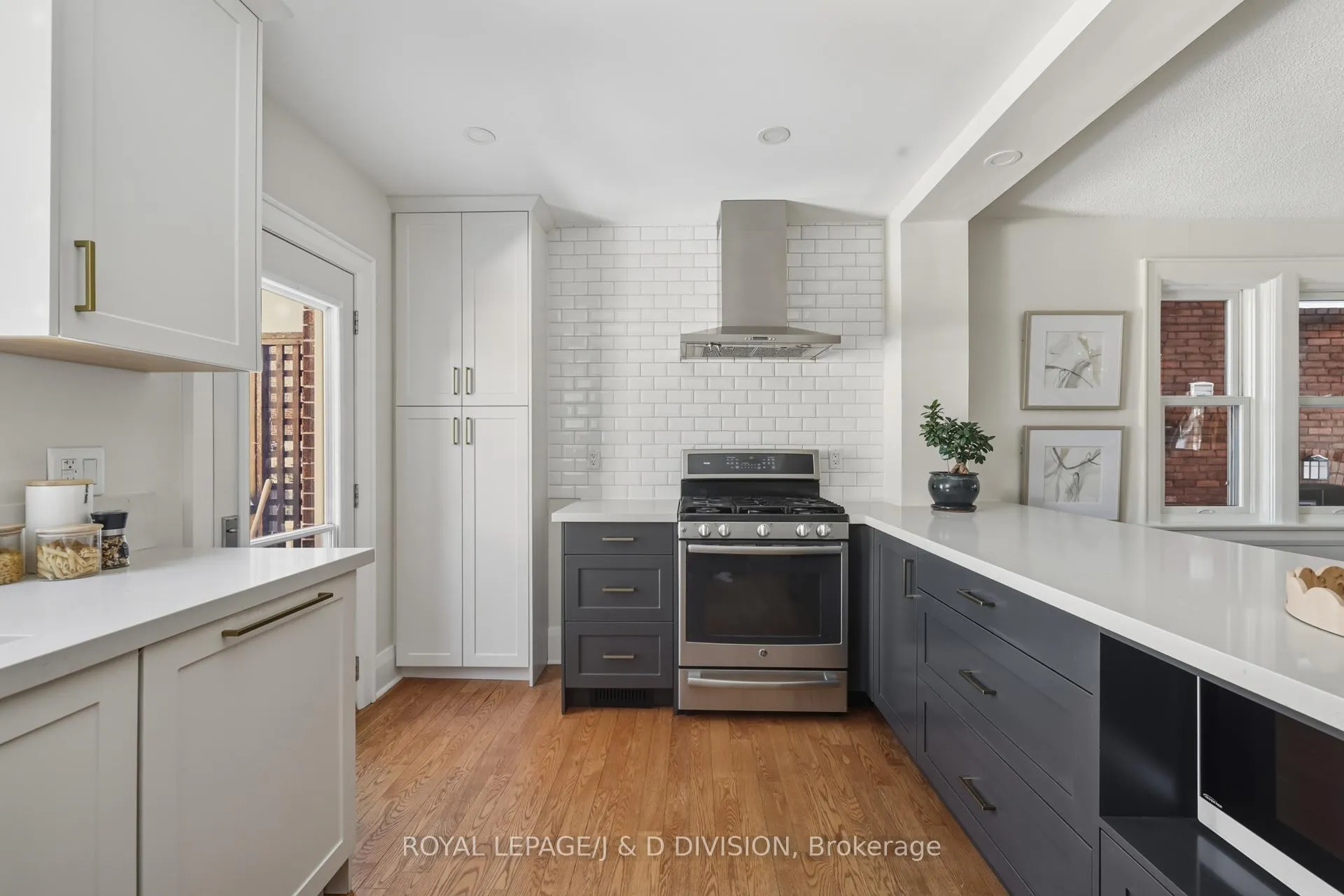 Photo 11 of 65 Edith Drive, Toronto, Yonge-Eglinton — HOMEH