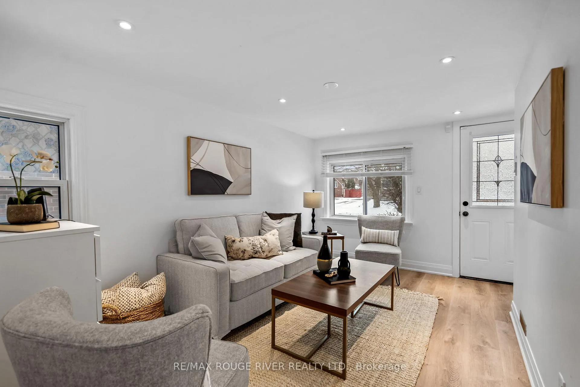 Photo 5 of 231 Roxborough Avenue, Oshawa, O'Neill — HOMEH