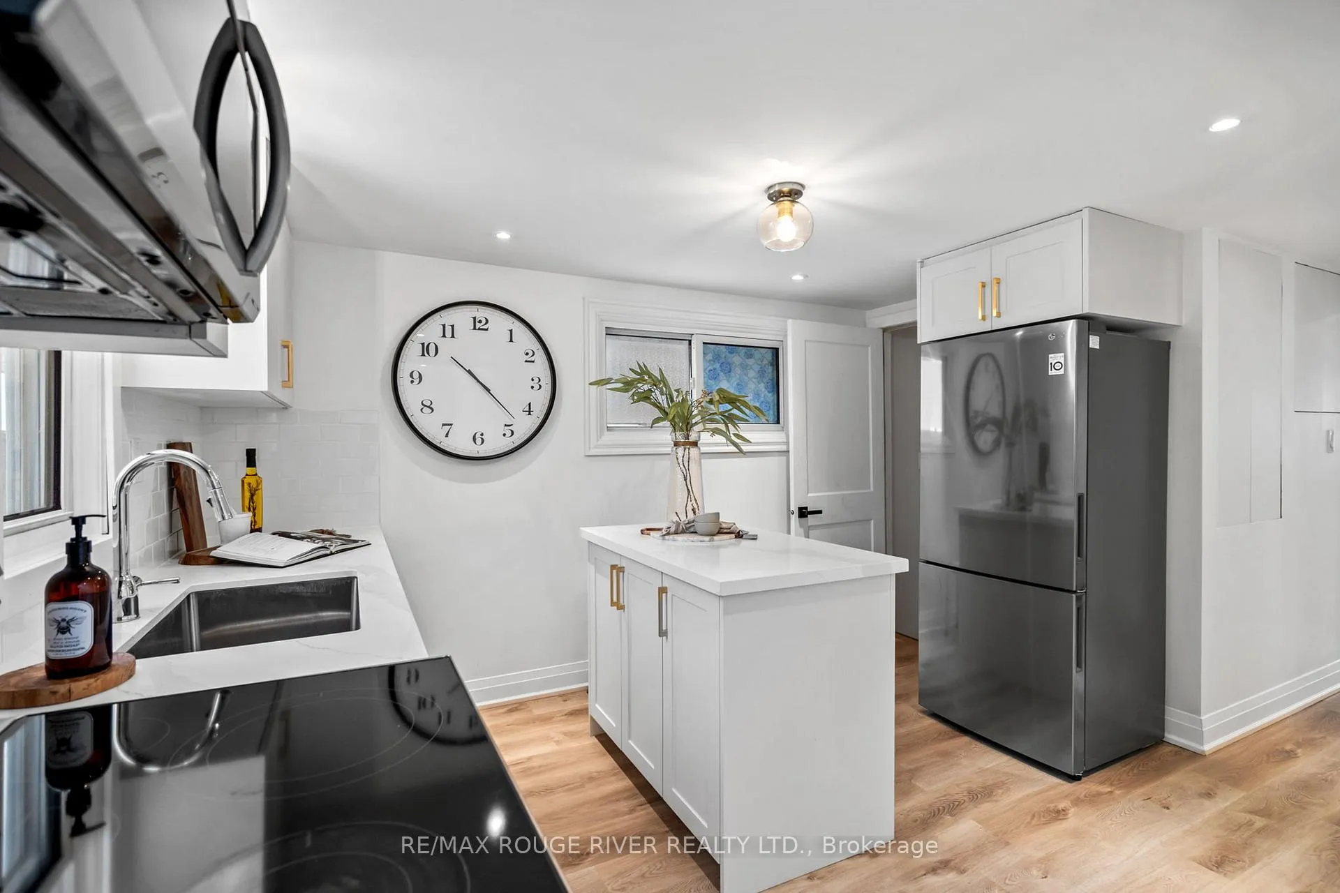 Photo 7 of 231 Roxborough Avenue, Oshawa, O'Neill — HOMEH