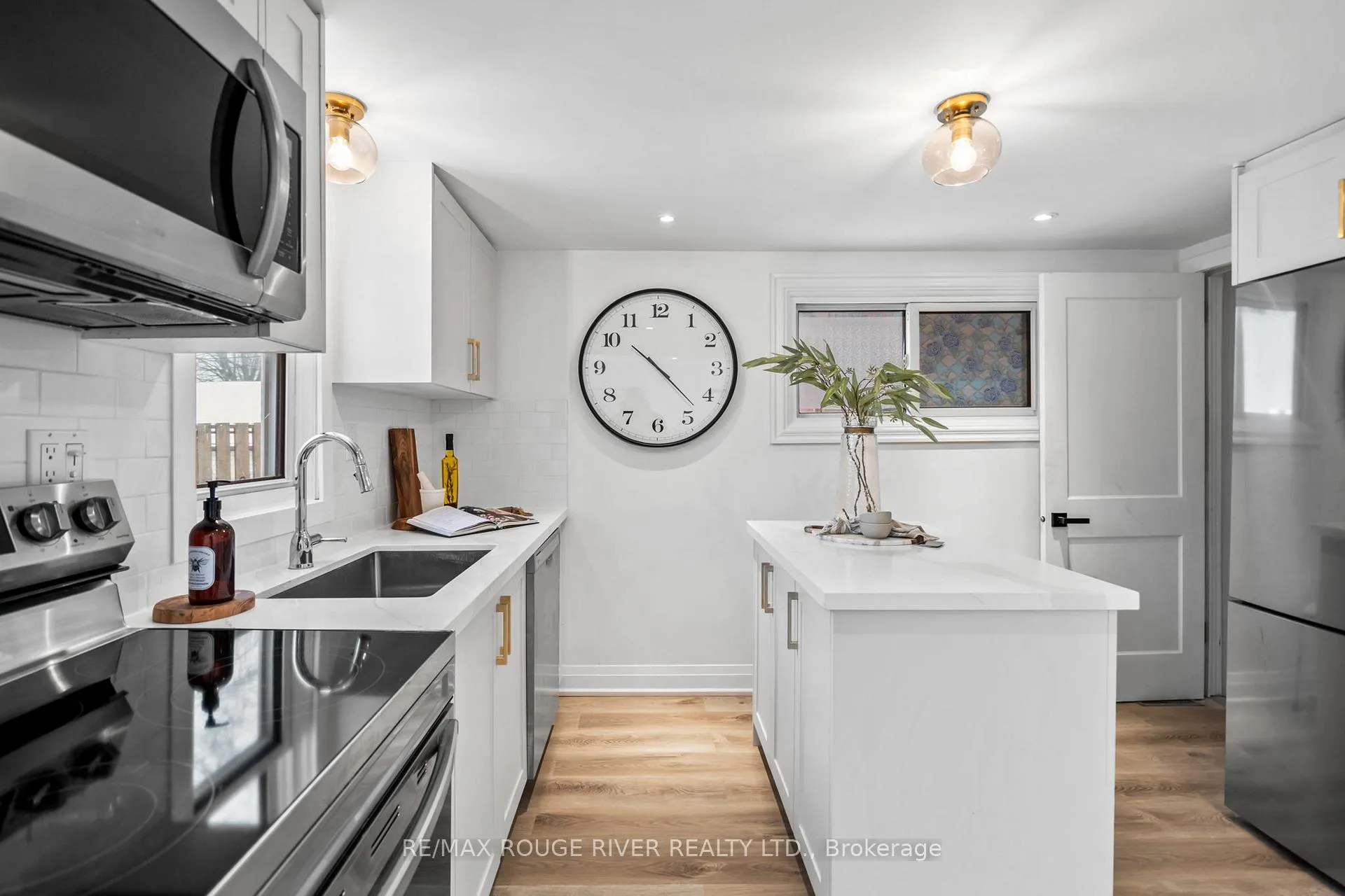 Photo 8 of 231 Roxborough Avenue, Oshawa, O'Neill — HOMEH