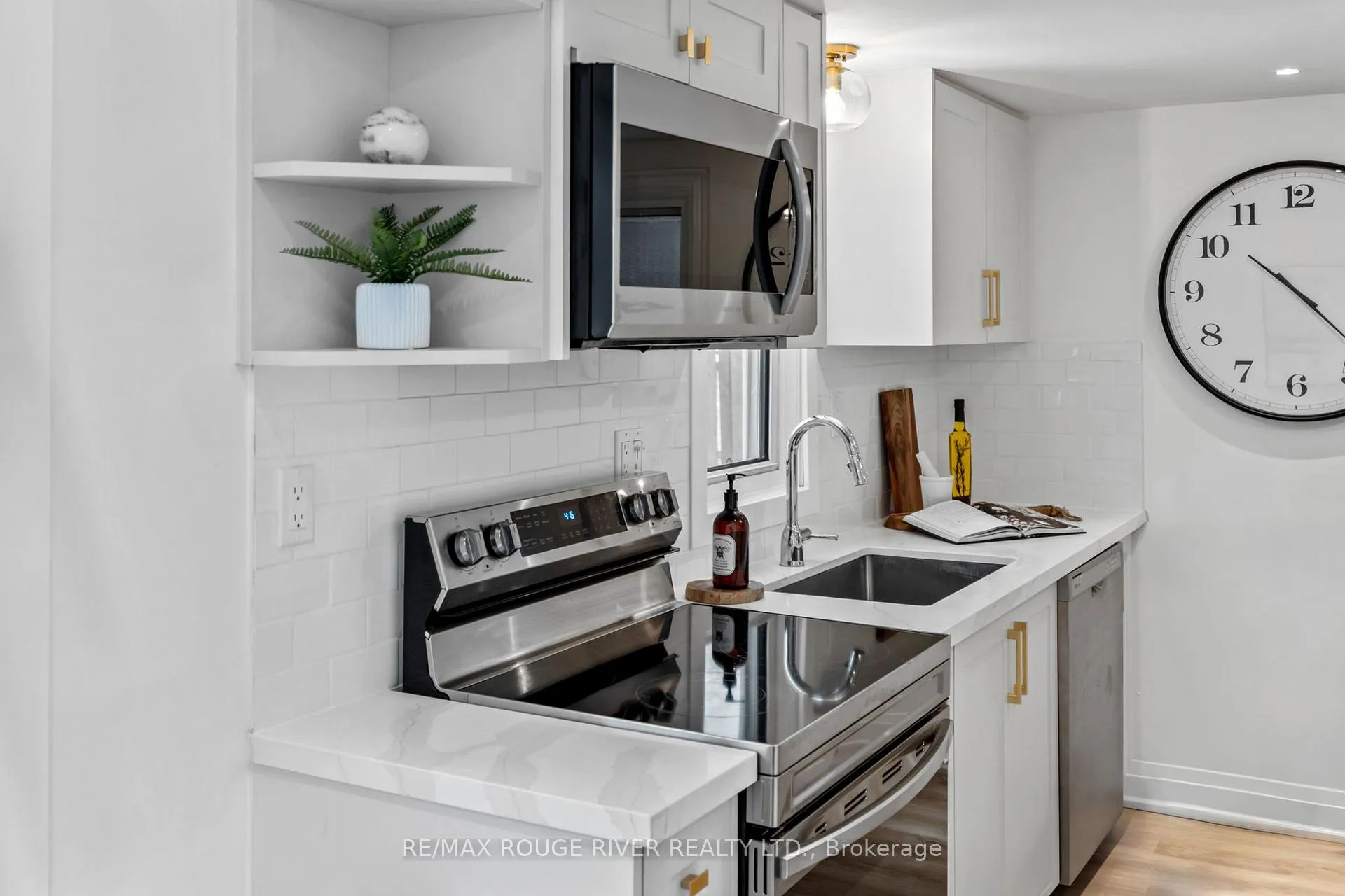 Photo 9 of 231 Roxborough Avenue, Oshawa, O'Neill — HOMEH