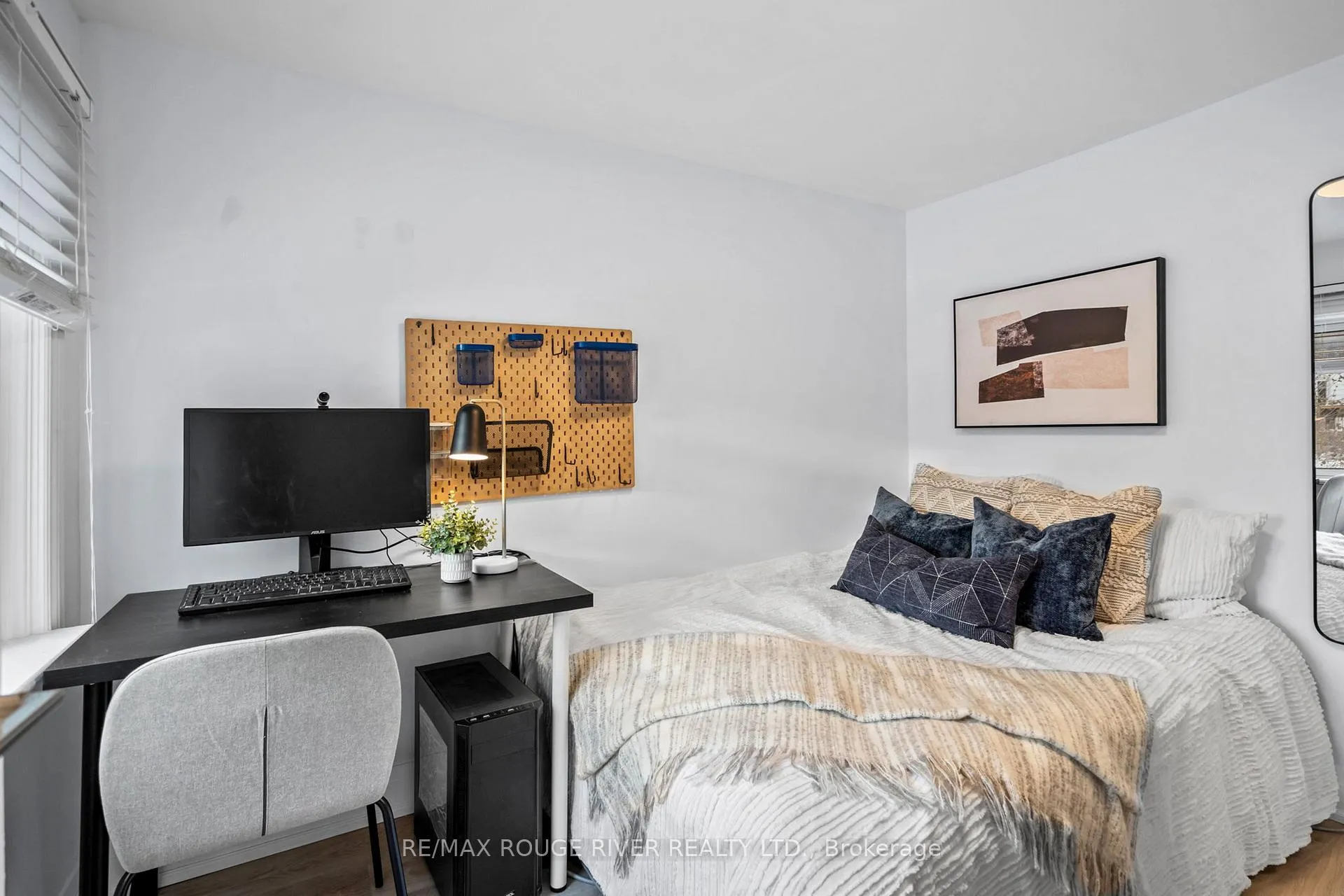 Photo 13 of 231 Roxborough Avenue, Oshawa, O'Neill — HOMEH