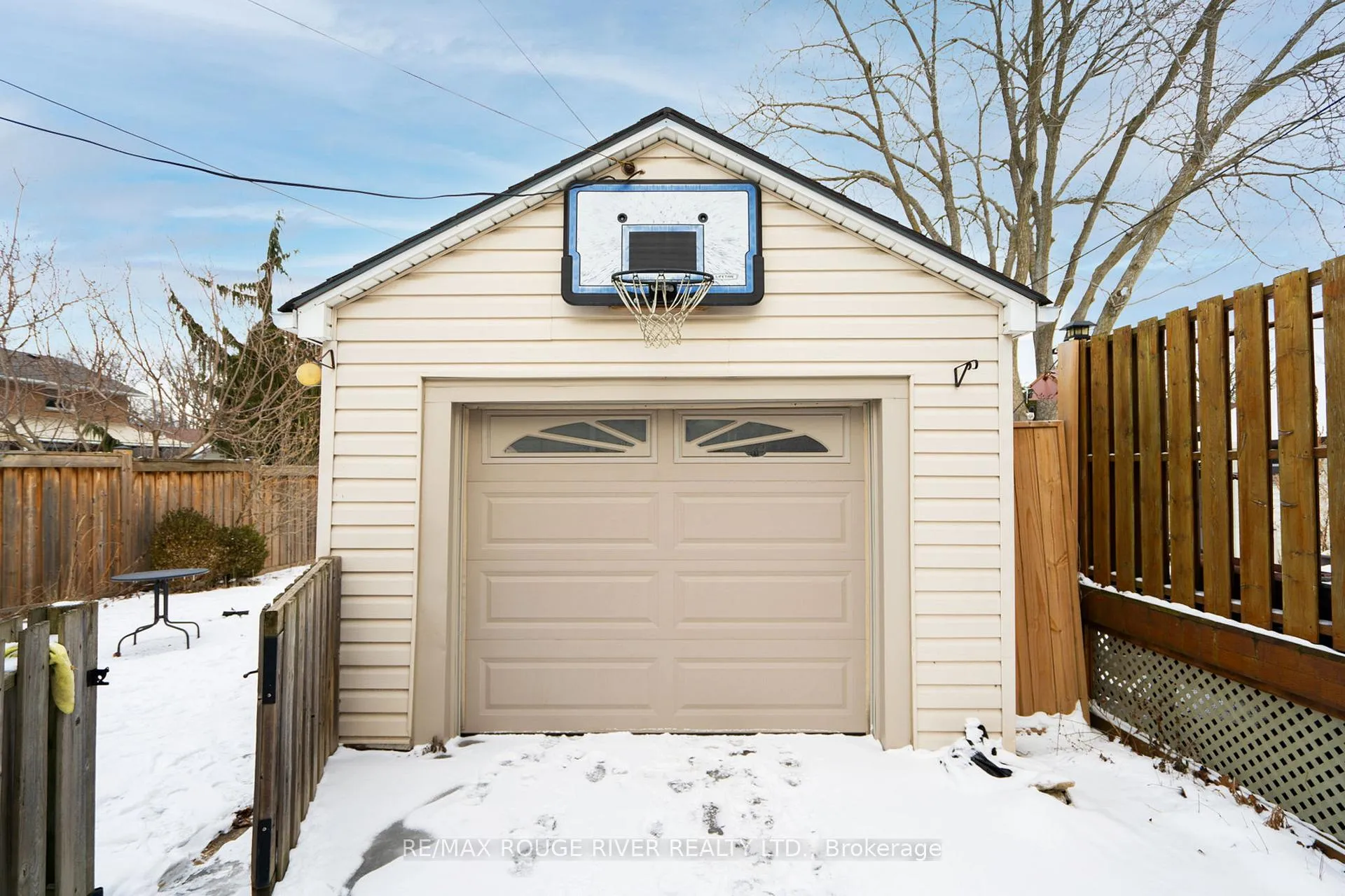 Photo 32 of 231 Roxborough Avenue, Oshawa, O'Neill — HOMEH